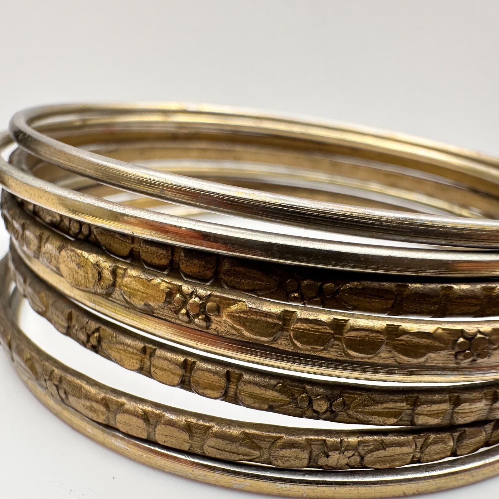 Vintage 80s Gold Tone Floral Etched Bangle Set Women's Classic Fashion Jewelry - Thumbnail 8