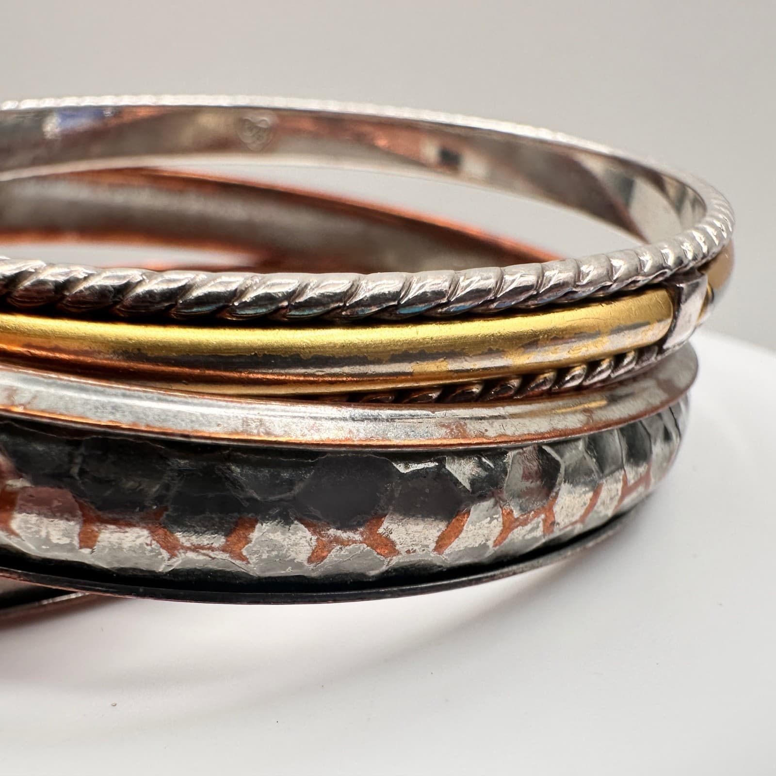 Vintage 80s 90s Metal Bangle Bracelet Set Silver Tone Textured Women's Jewelry - Thumbnail 6