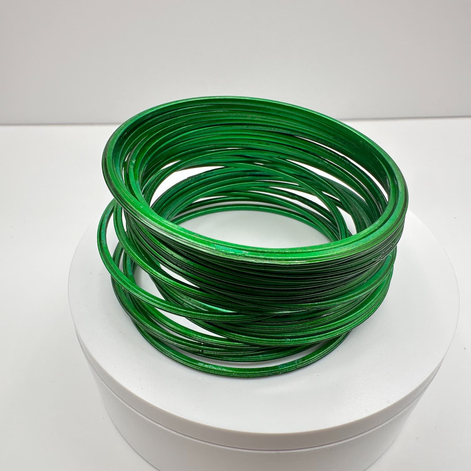 Vintage 90s Emerald Green Stackable Bangle Set Women's Classic Fashion Jewelry - Thumbnail 2