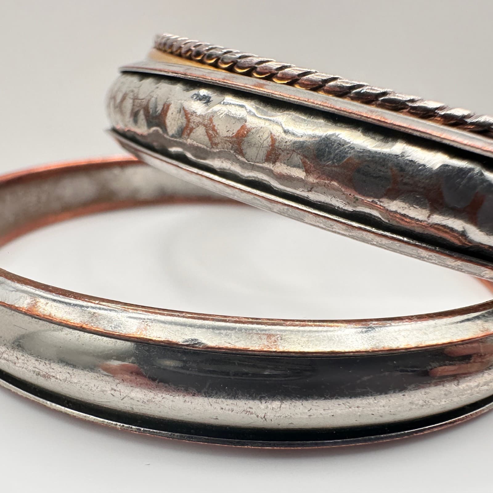 Vintage 80s 90s Metal Bangle Bracelet Set Silver Tone Textured Women's Jewelry - Thumbnail 4