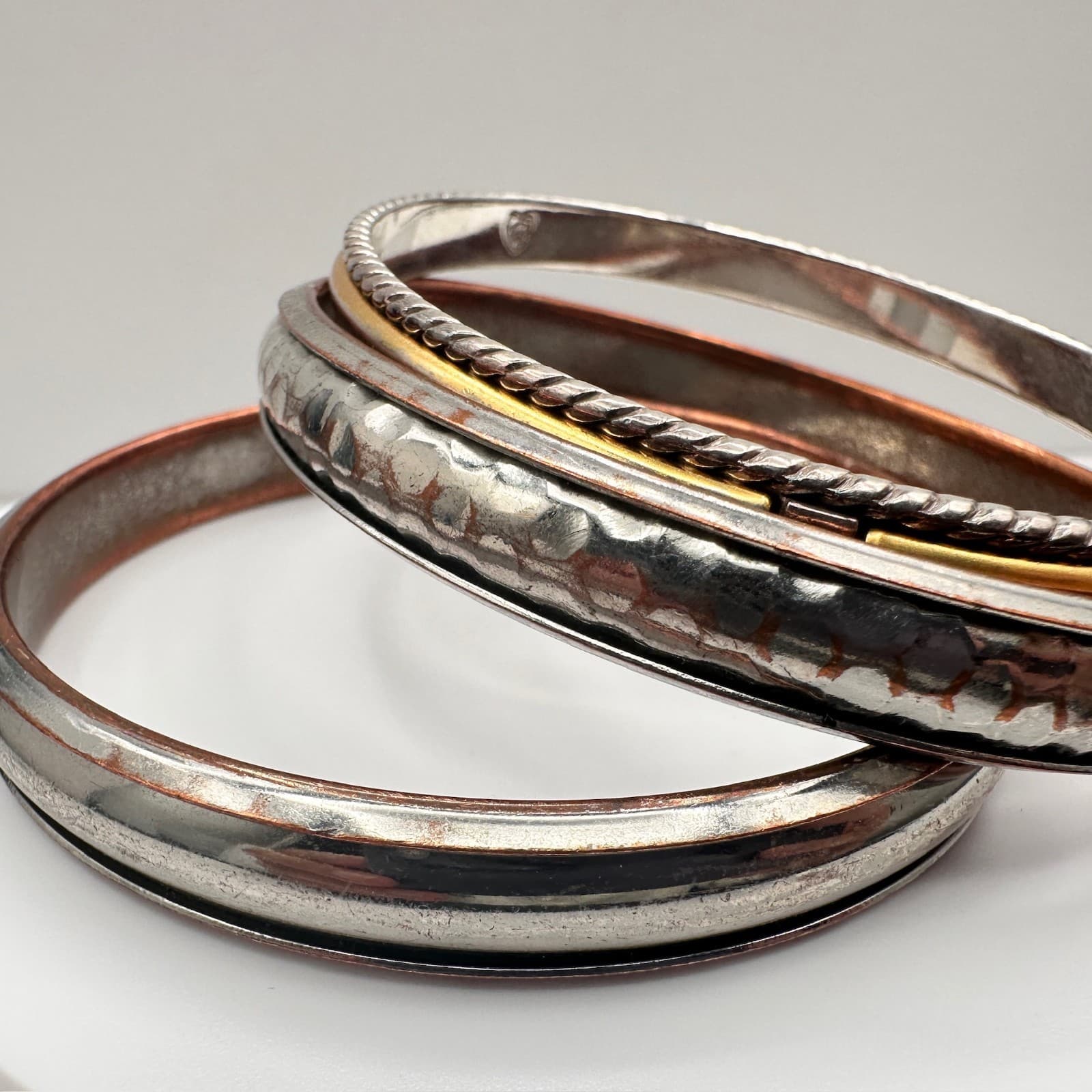 Vintage 80s 90s Metal Bangle Bracelet Set Silver Tone Textured Women's Jewelry - Thumbnail 3