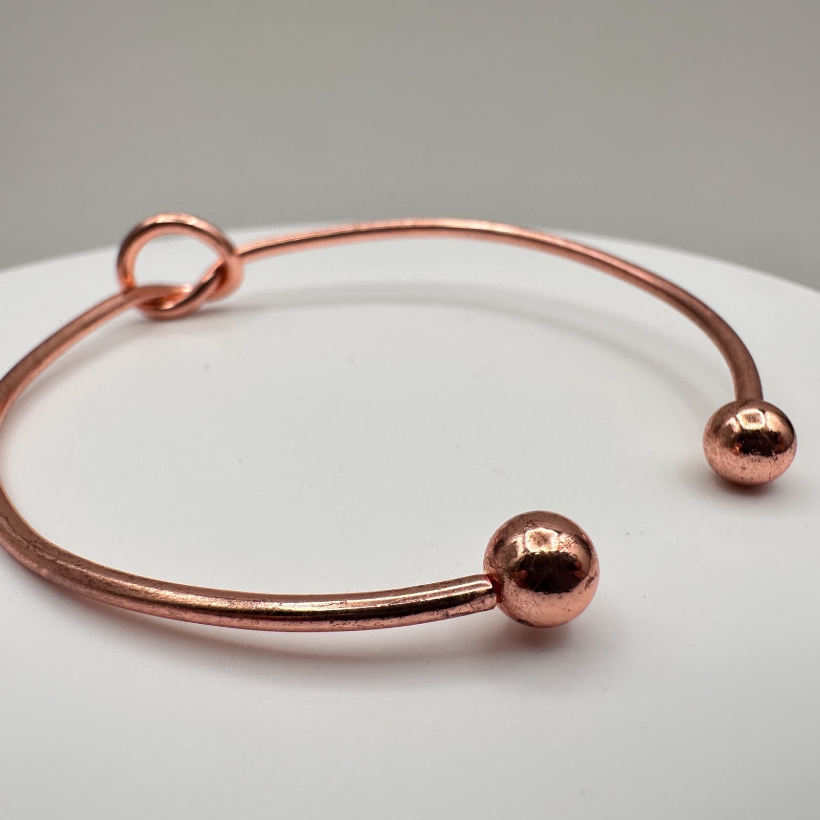 Vintage 90s Rose Gold Tone Knot Cuff Bracelet Minimalist Women's Fashion Jewelry - Thumbnail 7