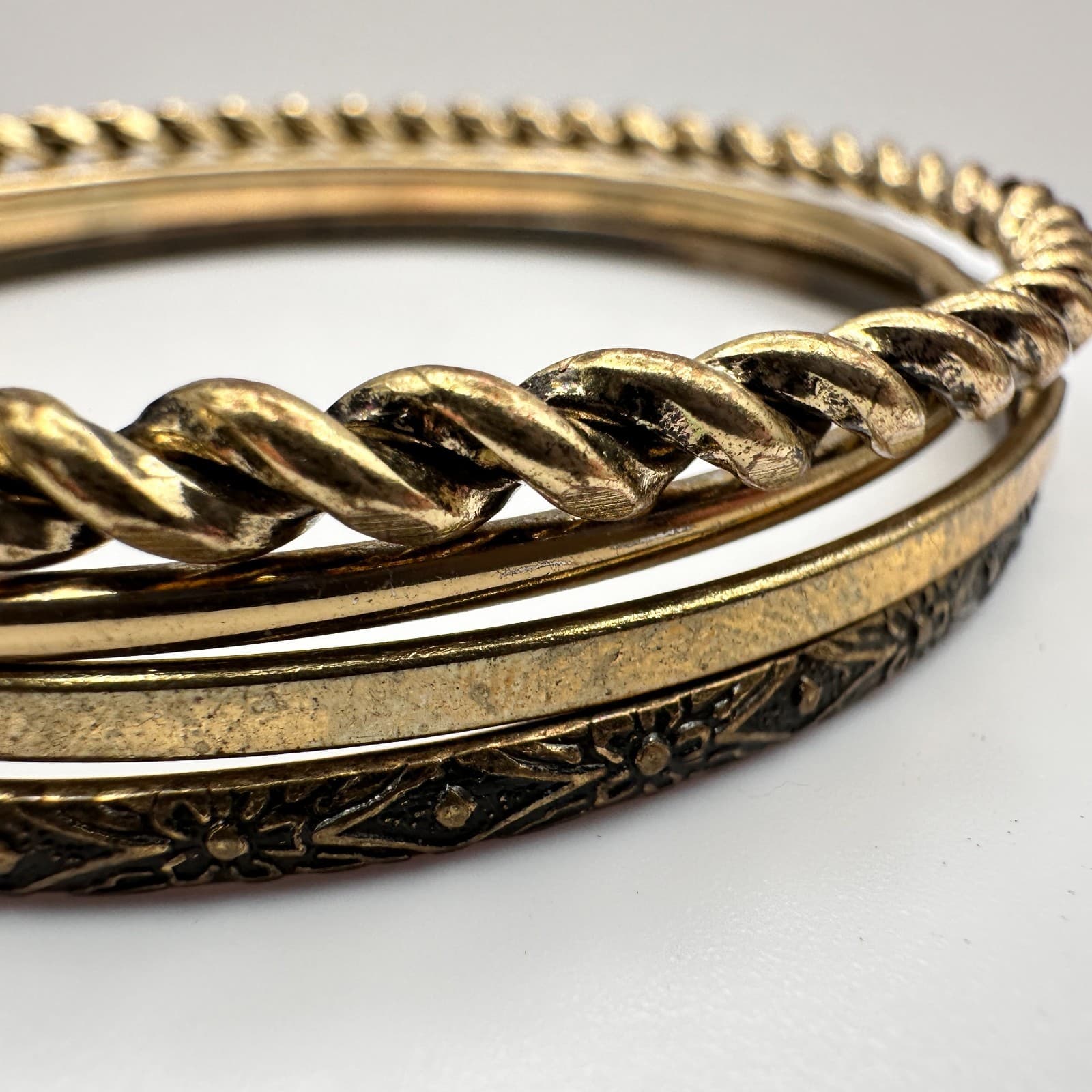 Vintage Y2K Bracelet Set Gold Tone Twisted Etched Stackable Boho Women's Jewelry - Thumbnail 4