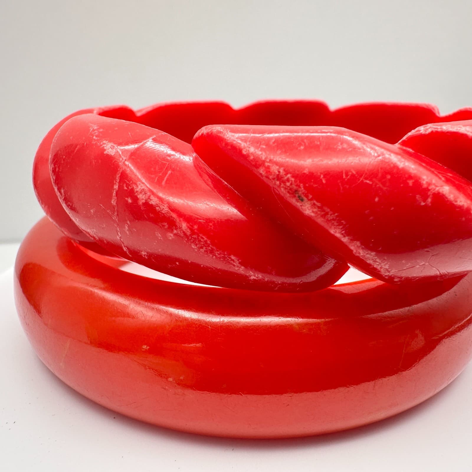 Vintage 80s Red Twisted Bangle Set Retro Women's Classic Fashion Jewelry - Thumbnail 2