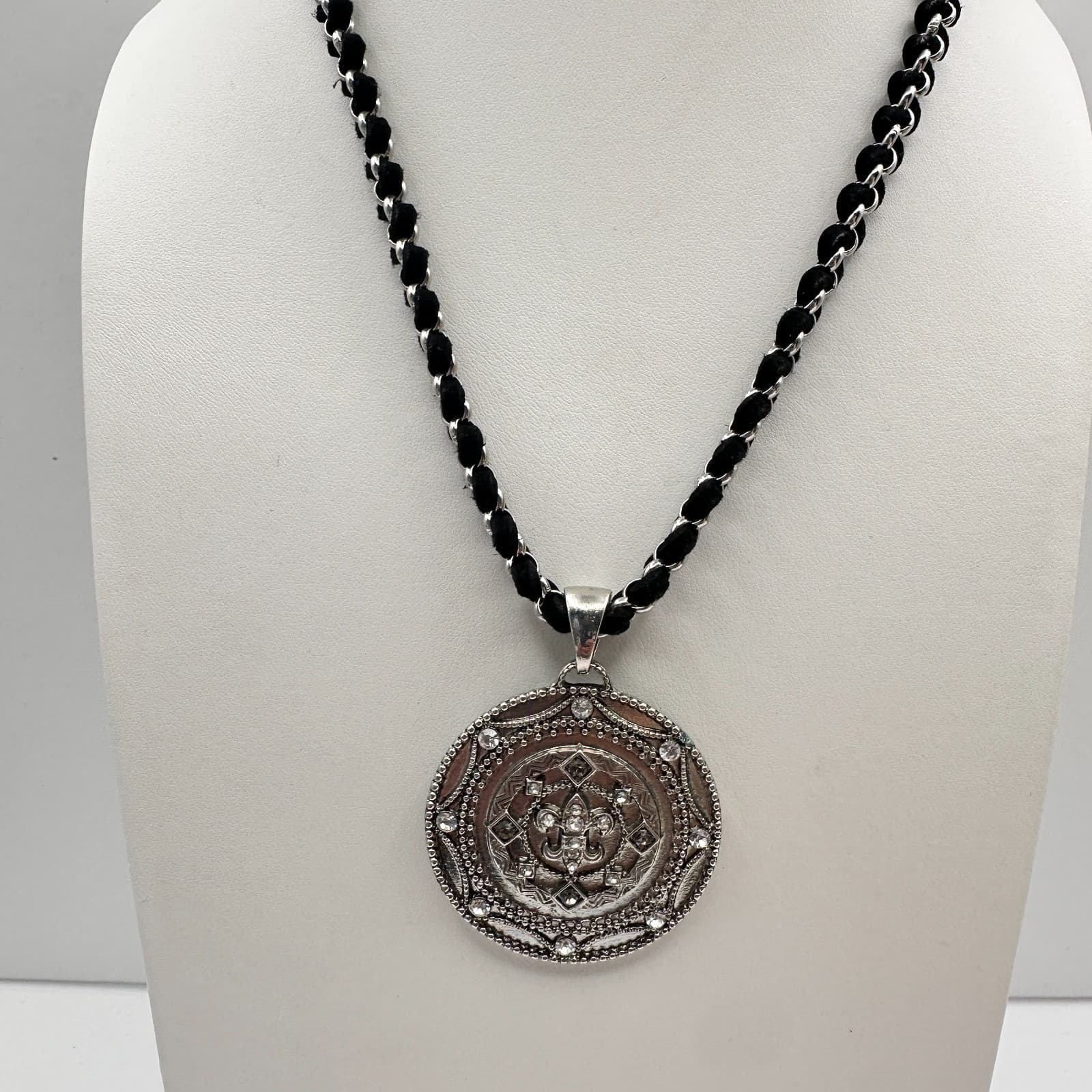 Vintage 80s Cookie Lee Silver Tone Clear Glass Round Pendant Necklace Jewelry - Image 1