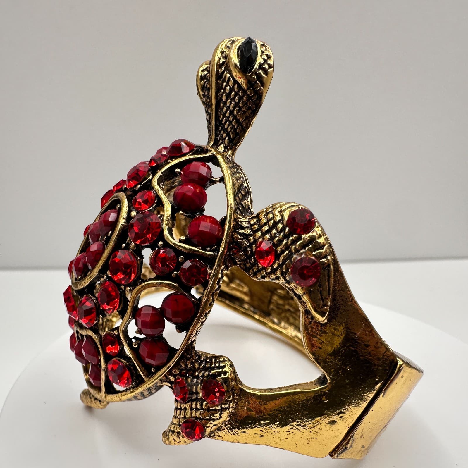 Vintage 90s Red Rhinestone Gold Tone Turtle Bracelet Women's Classic Jewelry - Thumbnail 9