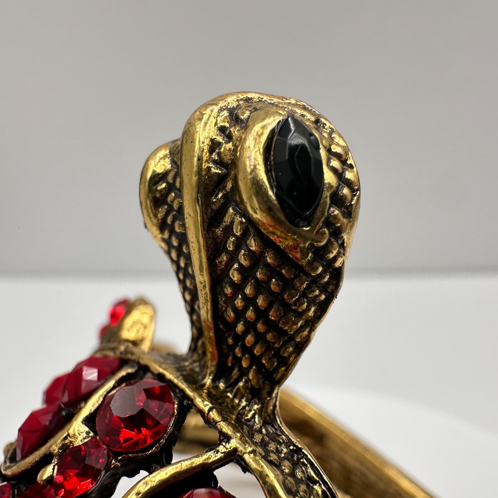 Vintage 90s Red Rhinestone Gold Tone Turtle Bracelet Women's Classic Jewelry - Thumbnail 15