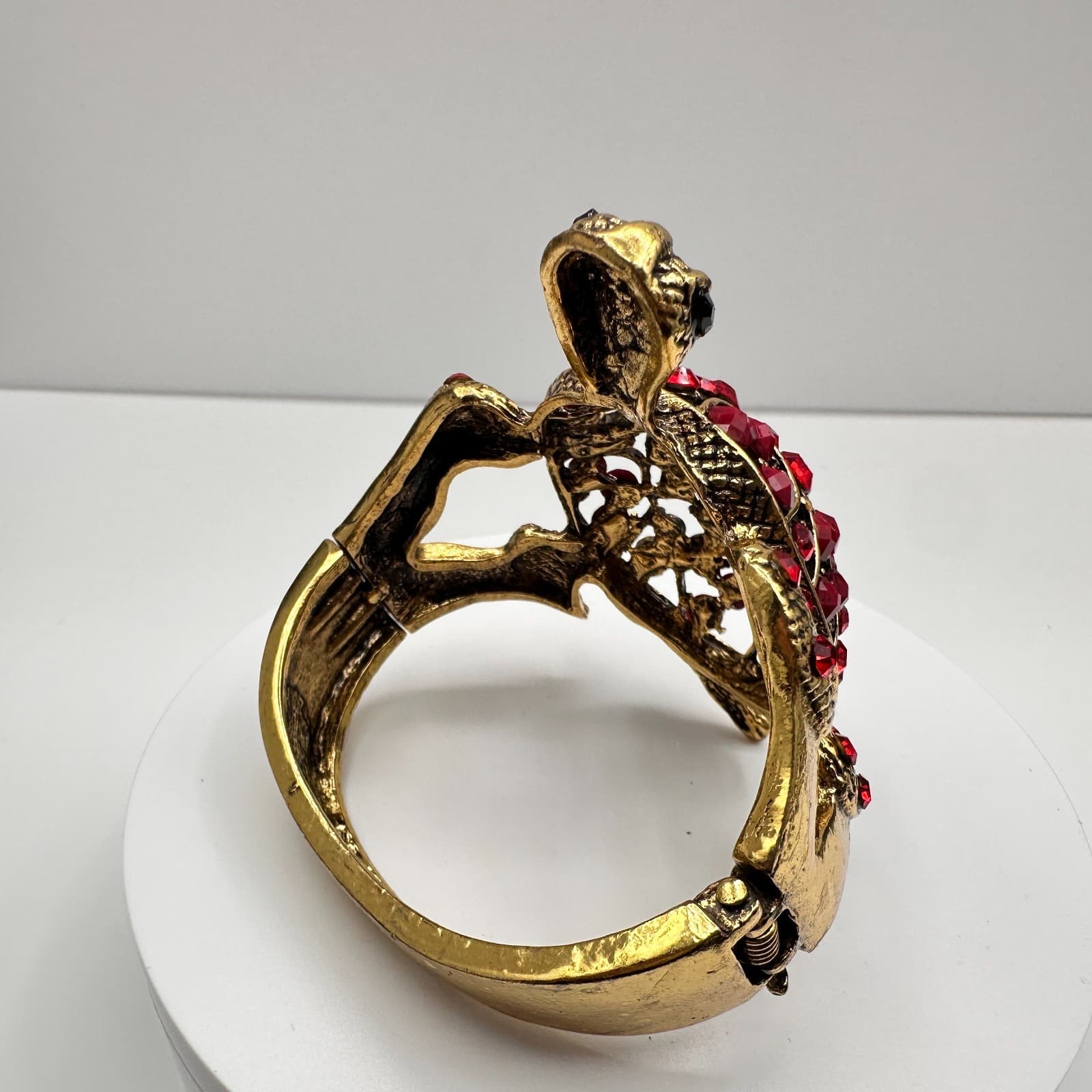 Vintage 90s Red Rhinestone Gold Tone Turtle Bracelet Women's Classic Jewelry - Thumbnail 6