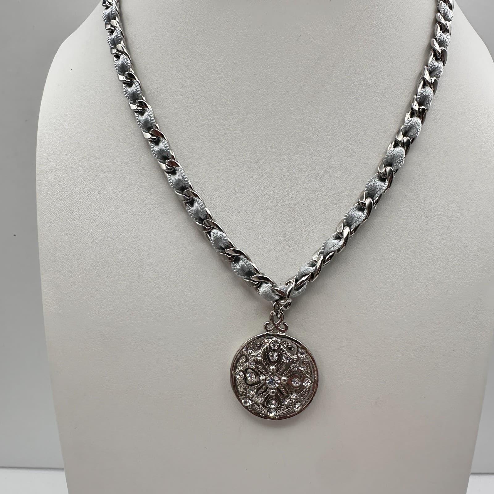 Vintage 90s Cookie Lee Silver Tone Rhinestone Round Pendant Necklace Jewelry - Thumbnail 2