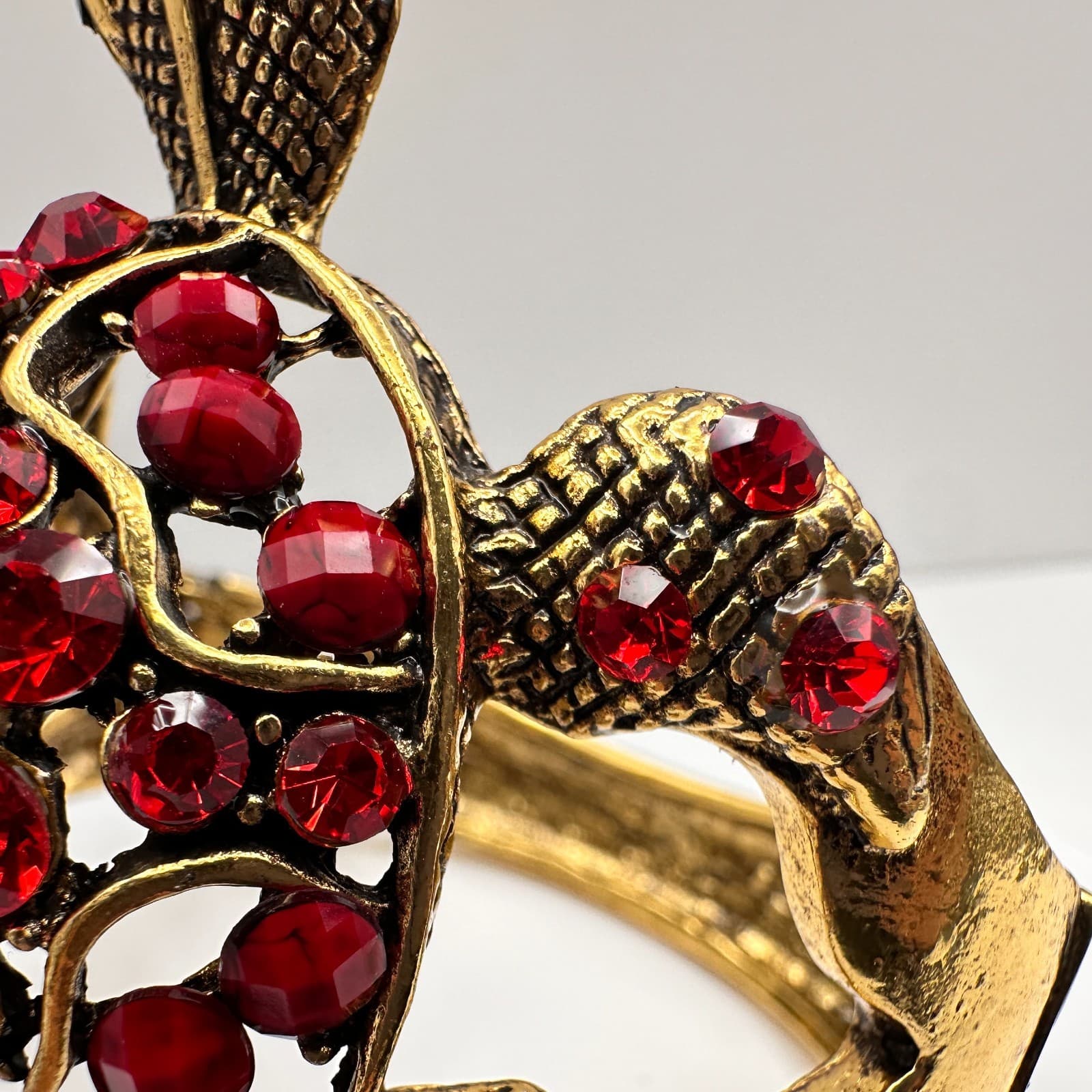 Vintage 90s Red Rhinestone Gold Tone Turtle Bracelet Women's Classic Jewelry - Thumbnail 12