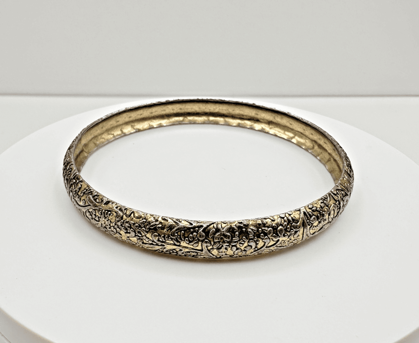 Vintage 80s Gold Tone Floral Etched Boho Bangle Women's Classic Fashion Jewelry - Image 1