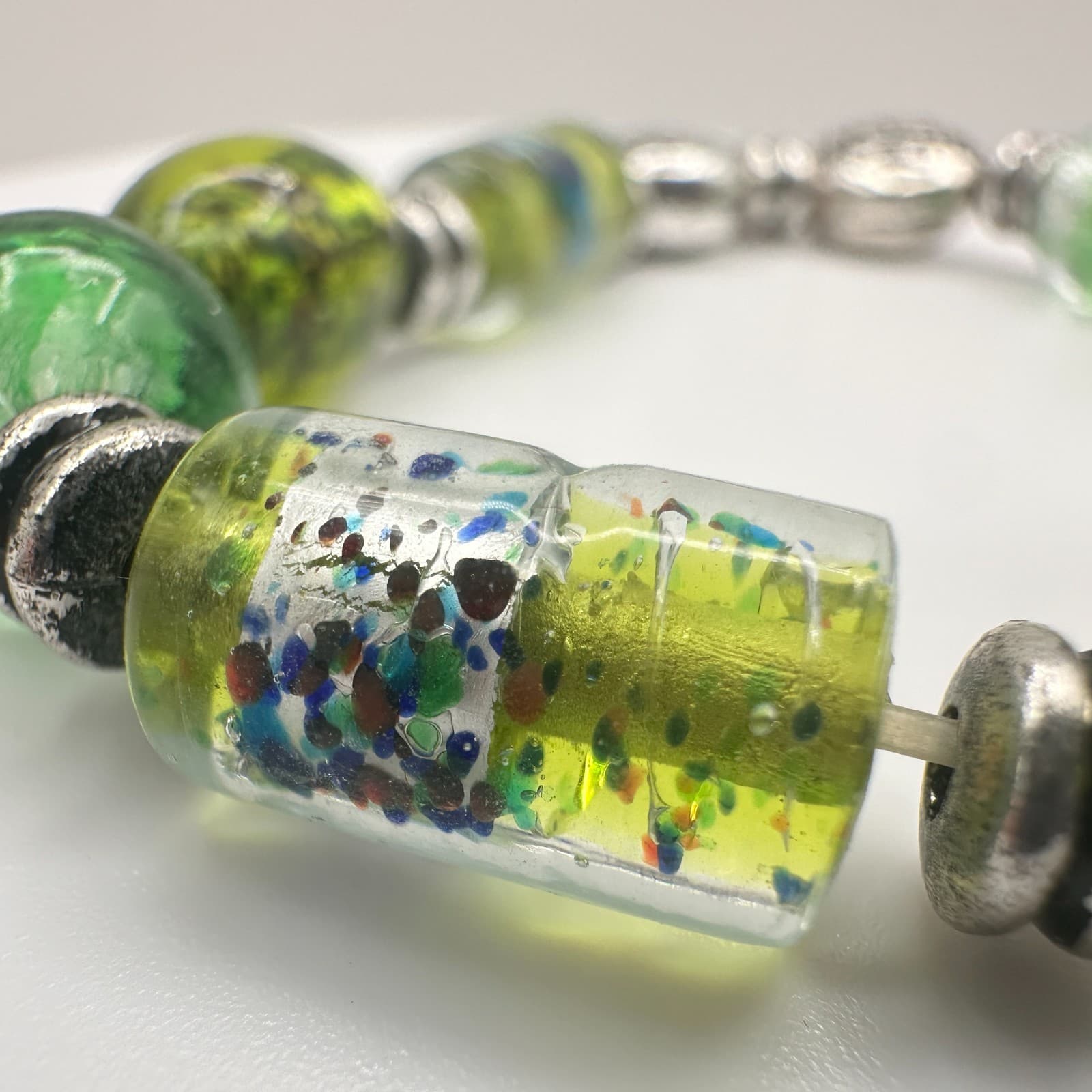 Vintage 90s Green Foil Lined Glass Beaded Stretch Bracelet Silver Tone Boho - Thumbnail 9