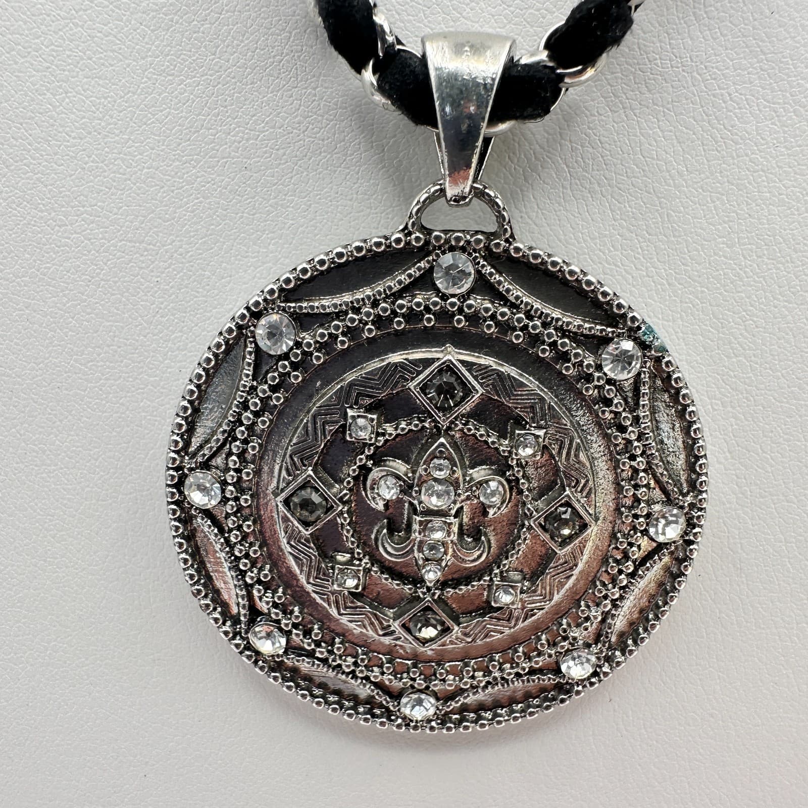 Vintage 80s Cookie Lee Silver Tone Clear Glass Round Pendant Necklace Jewelry - Thumbnail 2