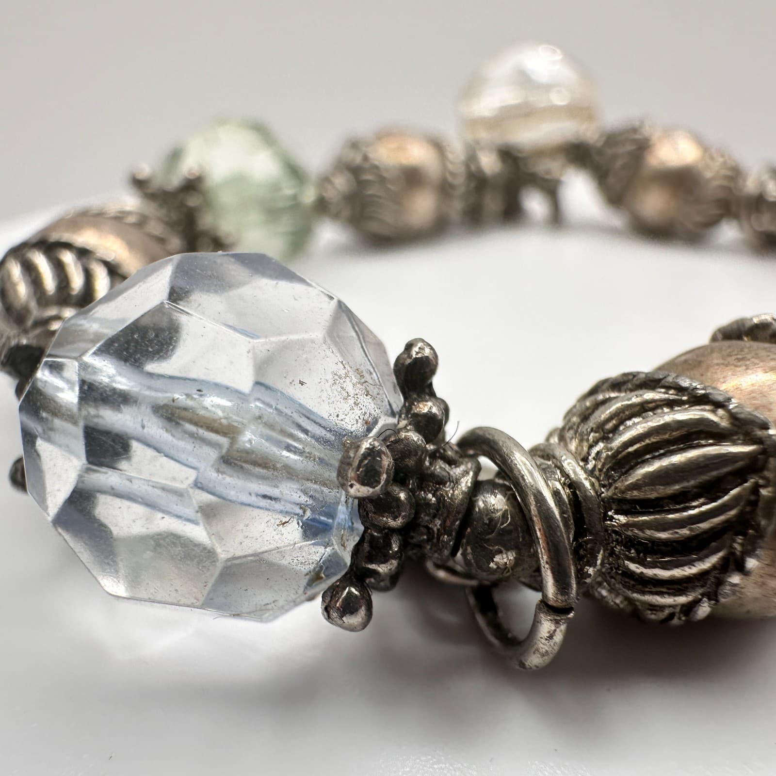 Vintage 90s Beaded Charm Bracelet Silver Tone Heart Boho Women's Classic Jewelry - Thumbnail 4