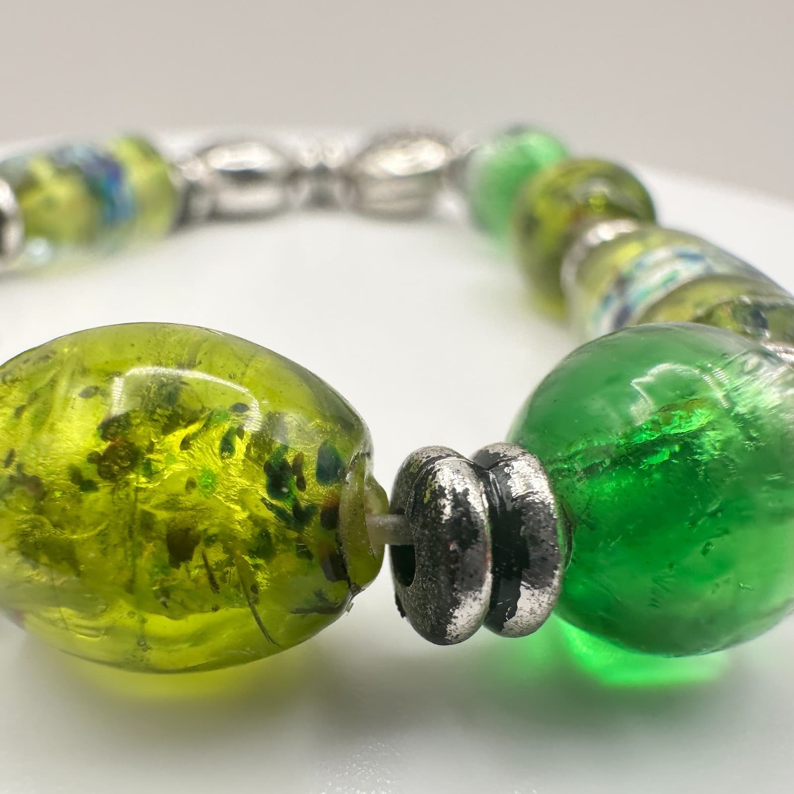 Vintage 90s Green Foil Lined Glass Beaded Stretch Bracelet Silver Tone Boho - Thumbnail 8