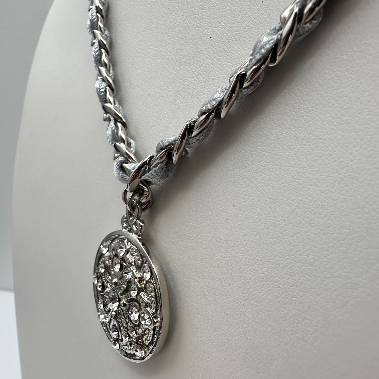 Vintage 90s Cookie Lee Silver Tone Rhinestone Round Pendant Necklace Jewelry - Thumbnail 10