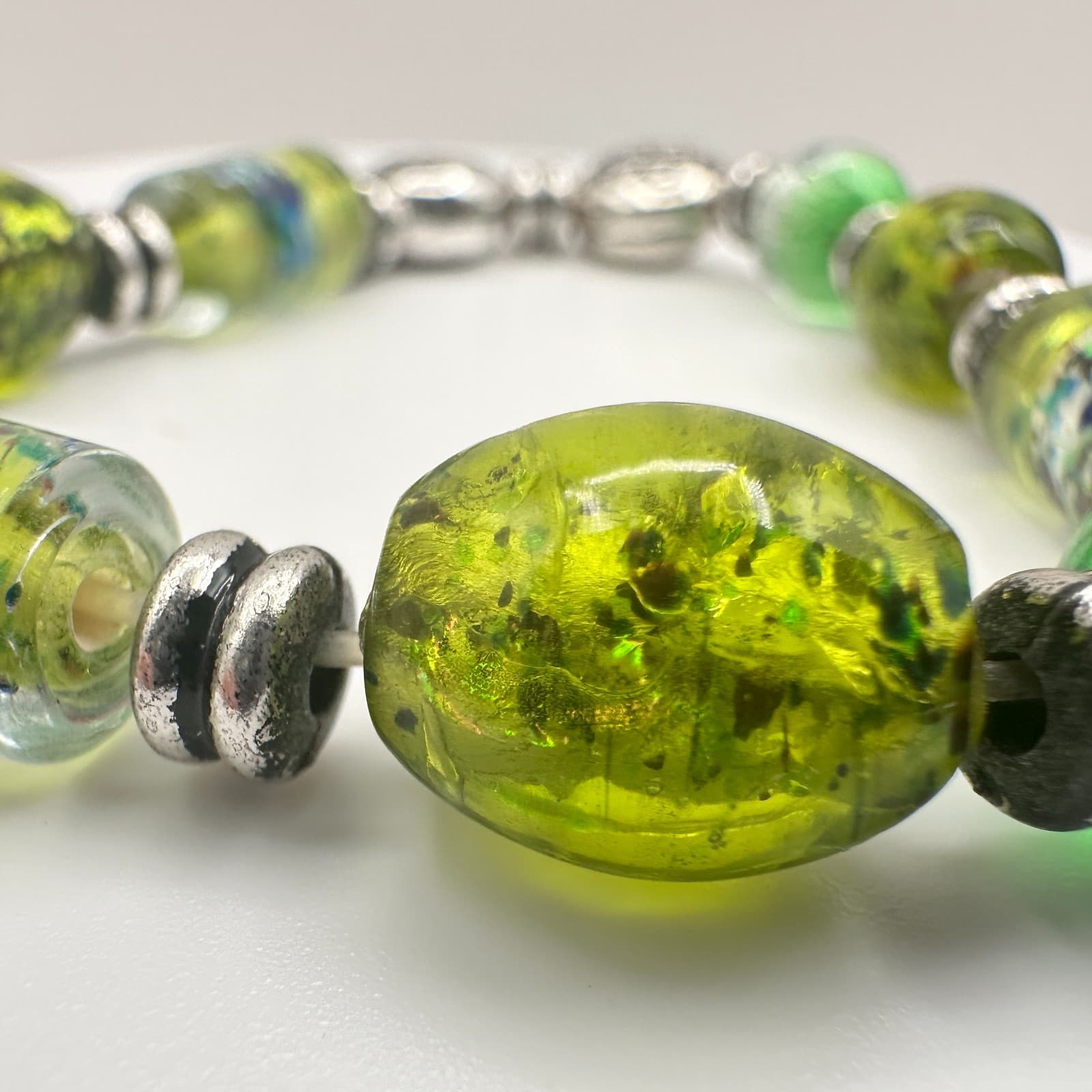 Vintage 90s Green Foil Lined Glass Beaded Stretch Bracelet Silver Tone Boho - Thumbnail 7