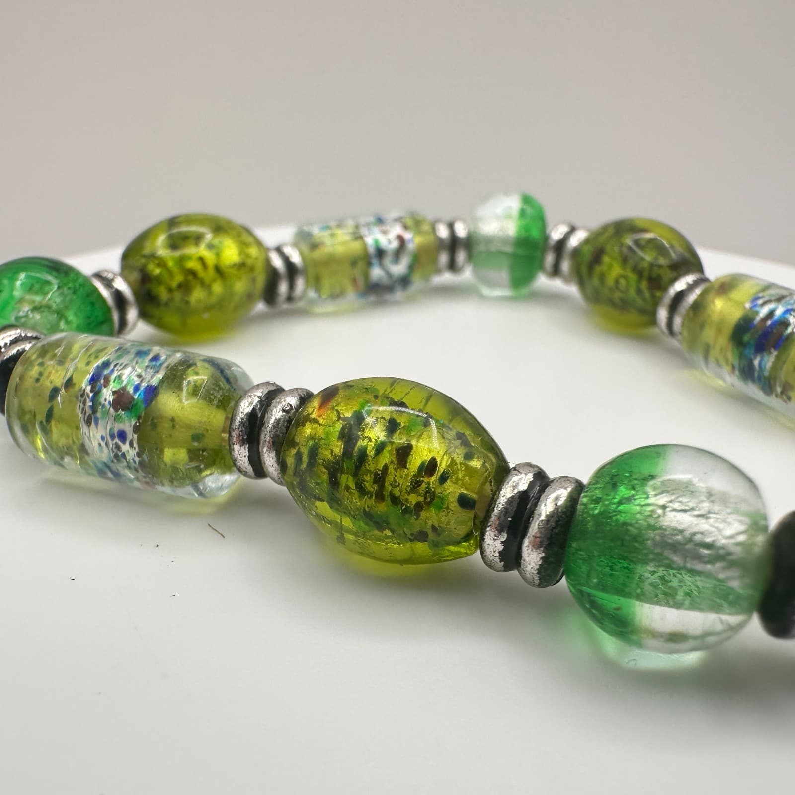 Vintage 90s Green Foil Lined Glass Beaded Stretch Bracelet Silver Tone Boho - Thumbnail 3