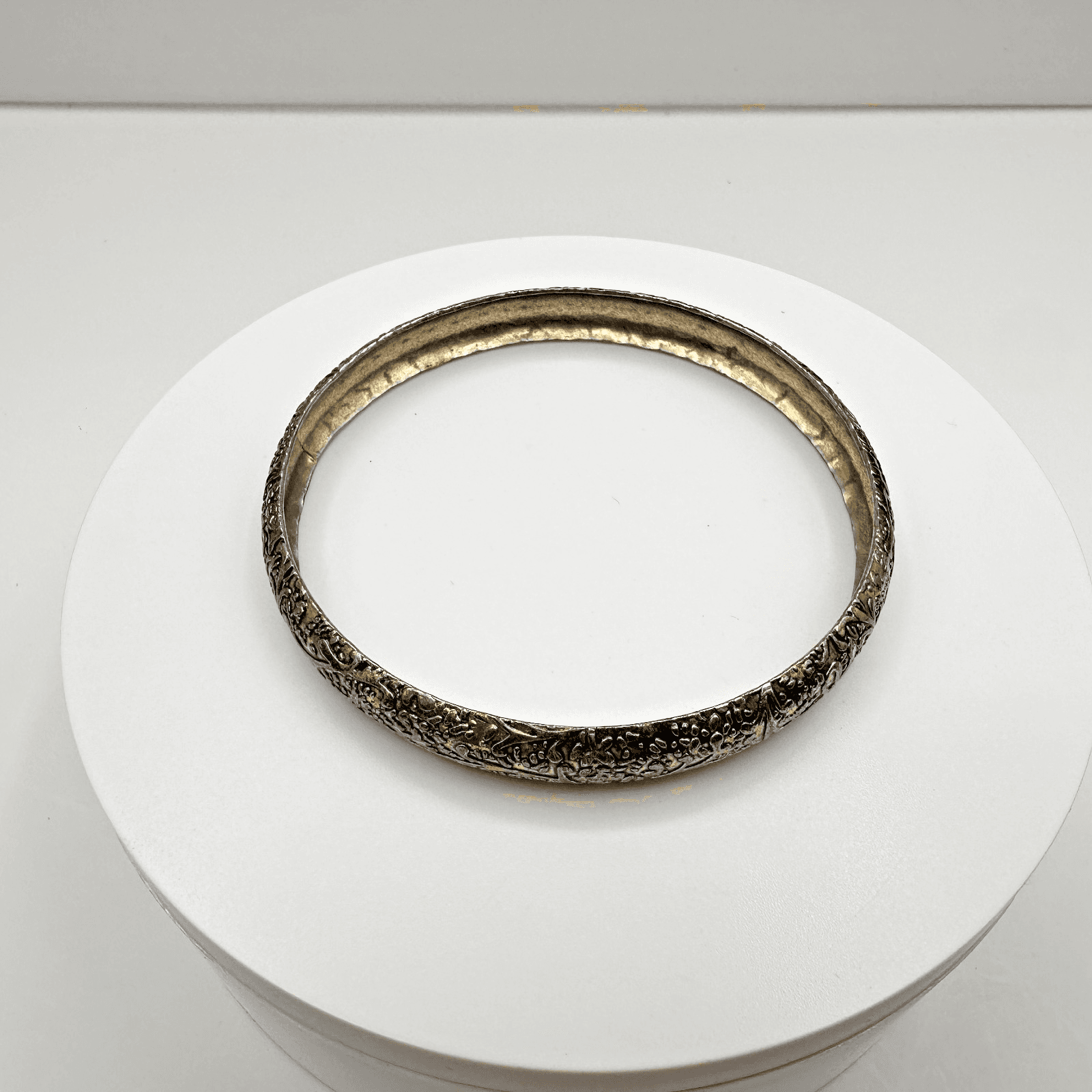 Vintage 80s Gold Tone Floral Etched Boho Bangle Women's Classic Fashion Jewelry - Thumbnail 3