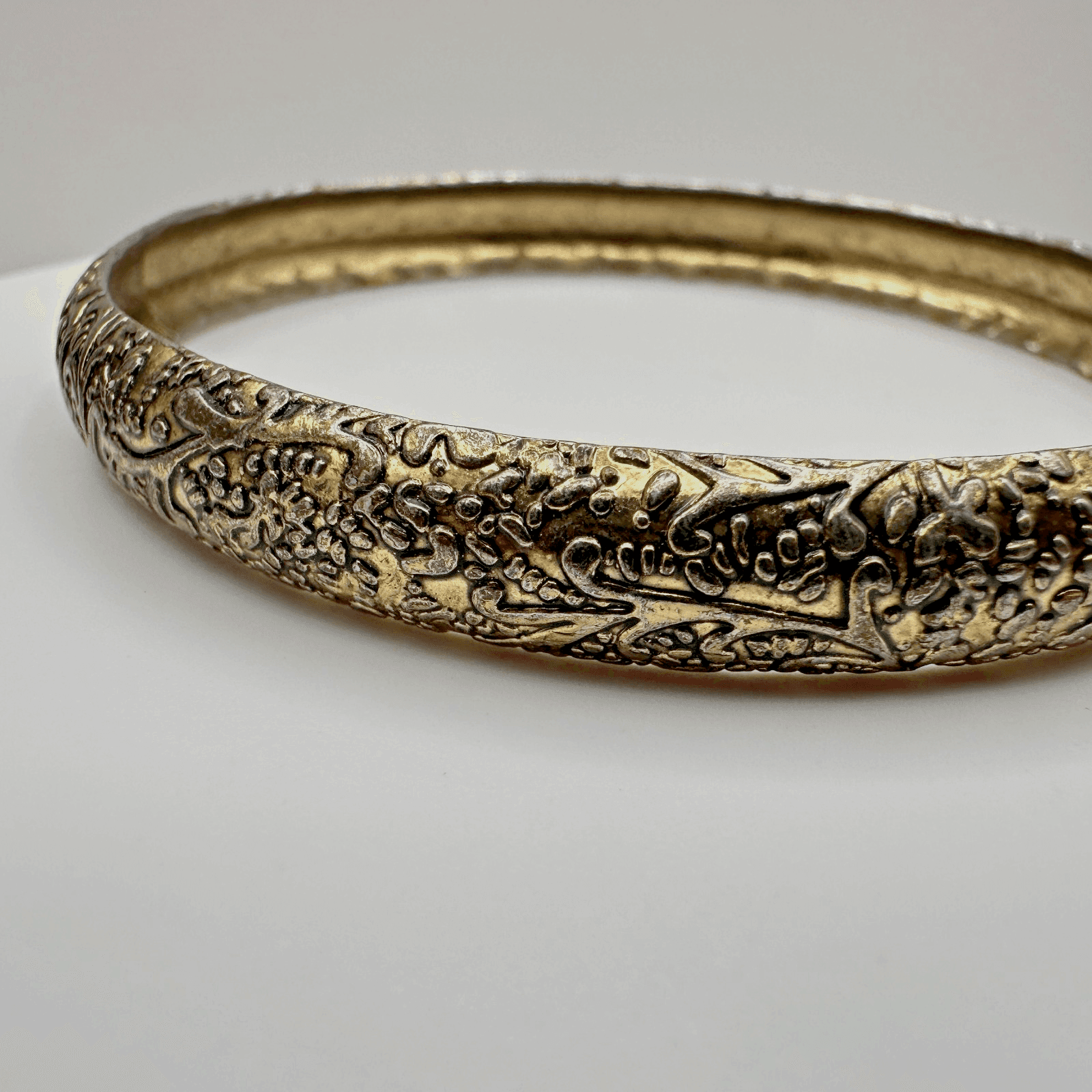 Vintage 80s Gold Tone Floral Etched Boho Bangle Women's Classic Fashion Jewelry - Thumbnail 5