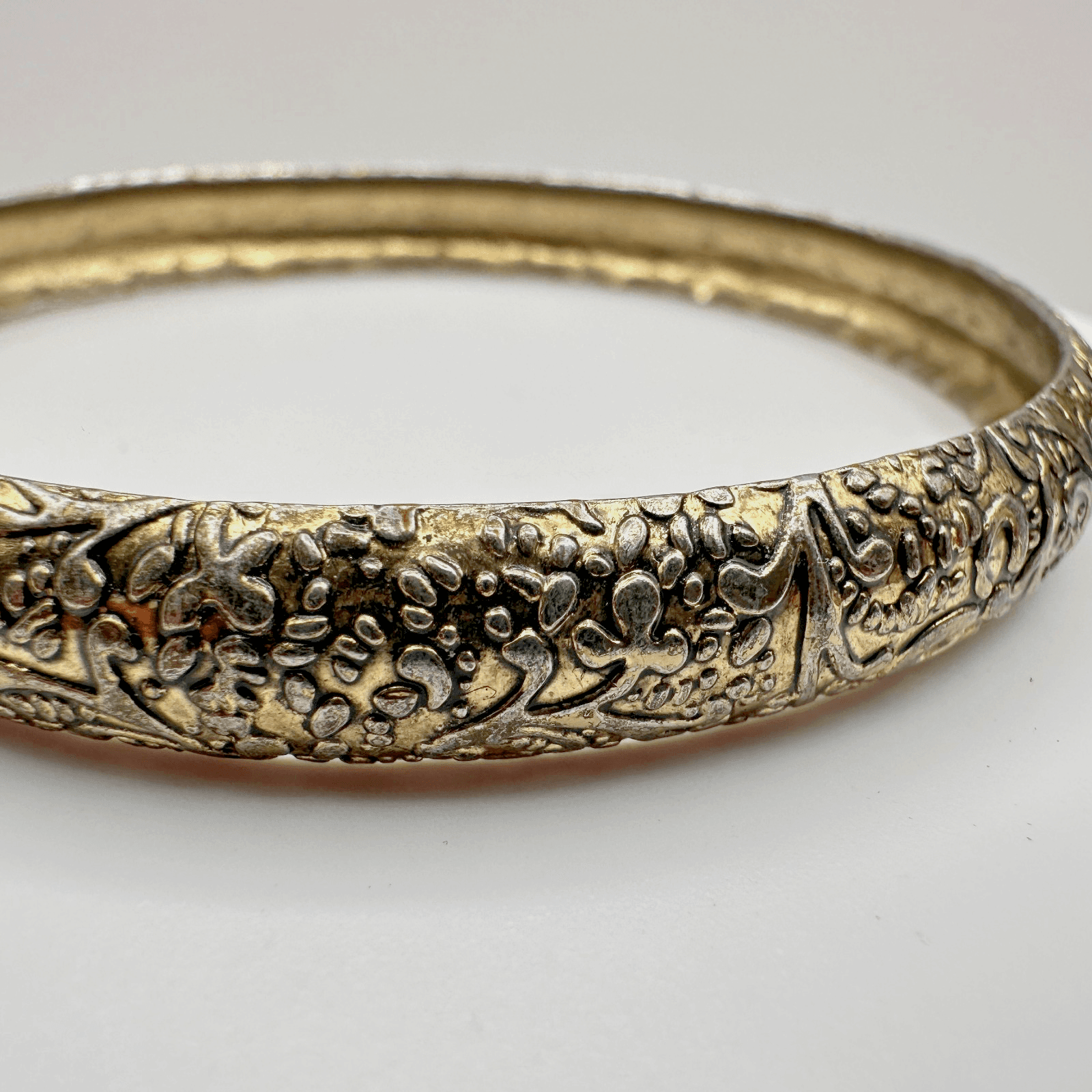 Vintage 80s Gold Tone Floral Etched Boho Bangle Women's Classic Fashion Jewelry - Thumbnail 6