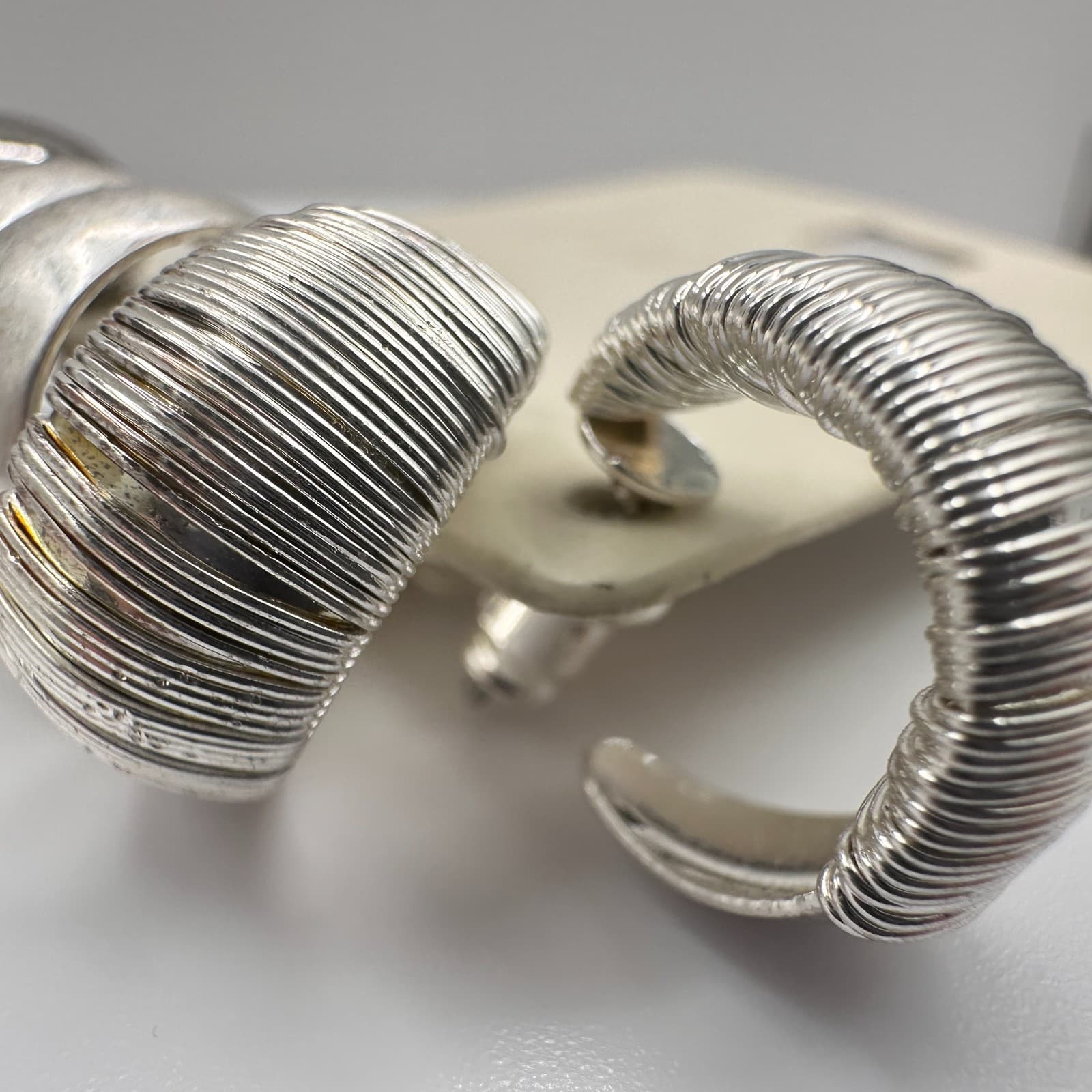 Vintage Y2K Silver Tone Hoop Earrings Set Textured Ribbed High Polish Jewelry - Thumbnail 5