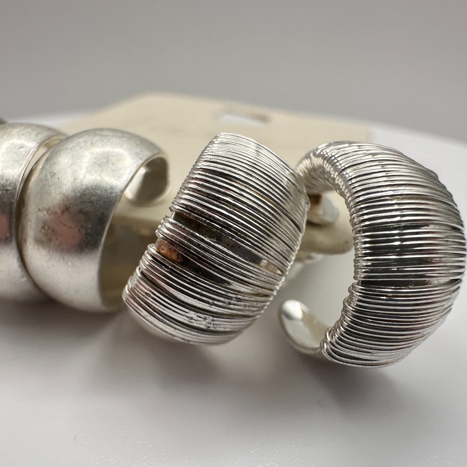 Vintage Y2K Silver Tone Hoop Earrings Set Textured Ribbed High Polish Jewelry - Thumbnail 4