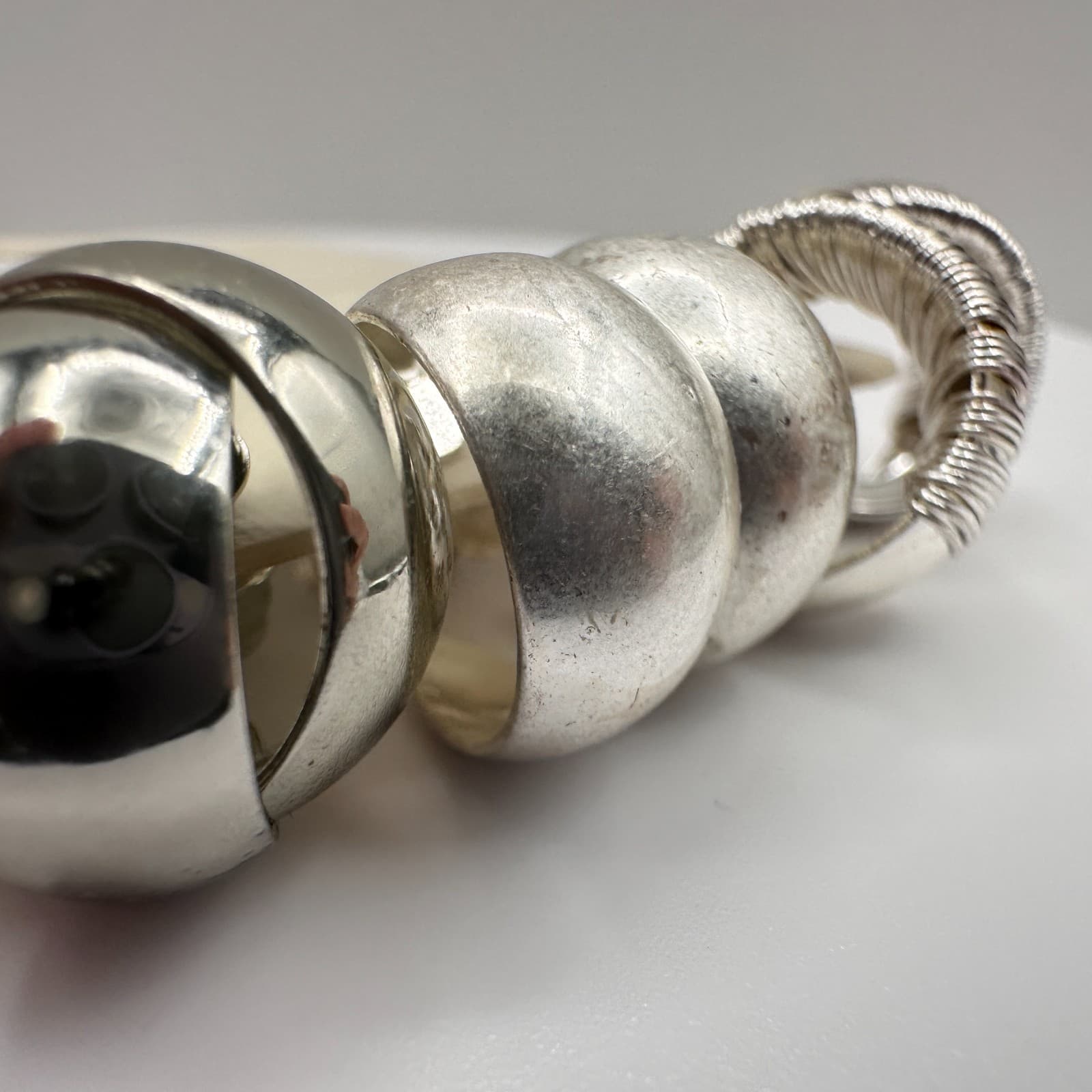 Vintage Y2K Silver Tone Hoop Earrings Set Textured Ribbed High Polish Jewelry - Thumbnail 3