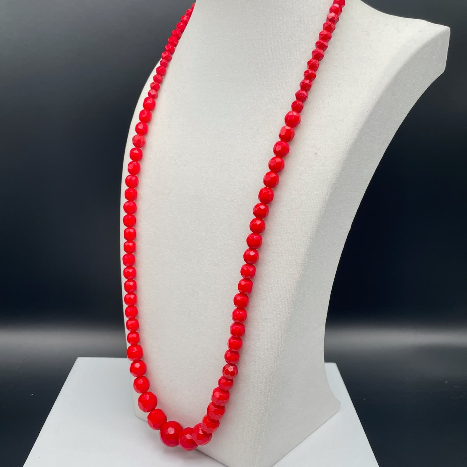 Vintage Red Long Beaded Necklace On Display Stand Fashion Jewelry 14 In - Thumbnail 7