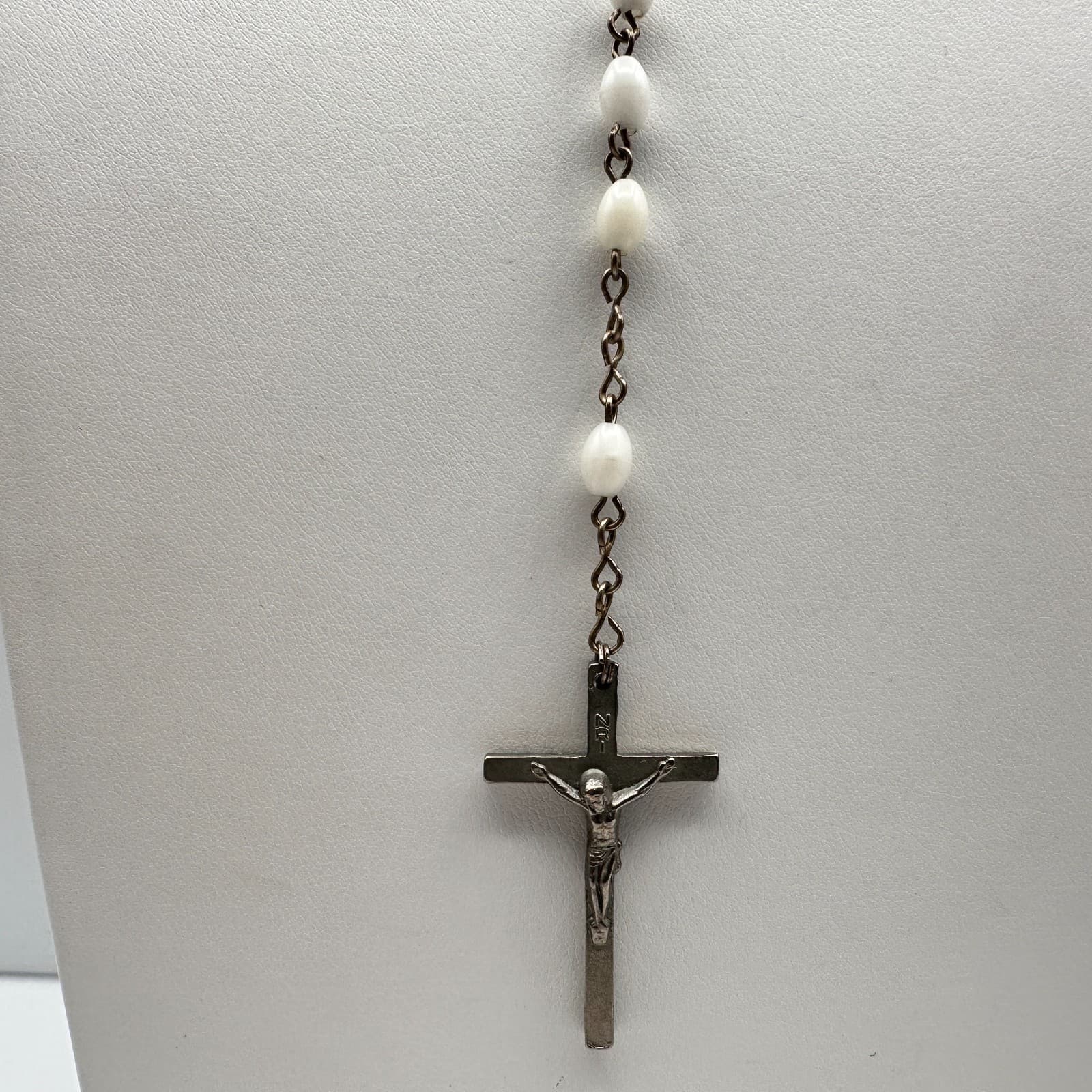 Vintage 90s Style White Faux Pearl Rosary Necklace Silver Tone Crucifix Jewelry - Thumbnail 3