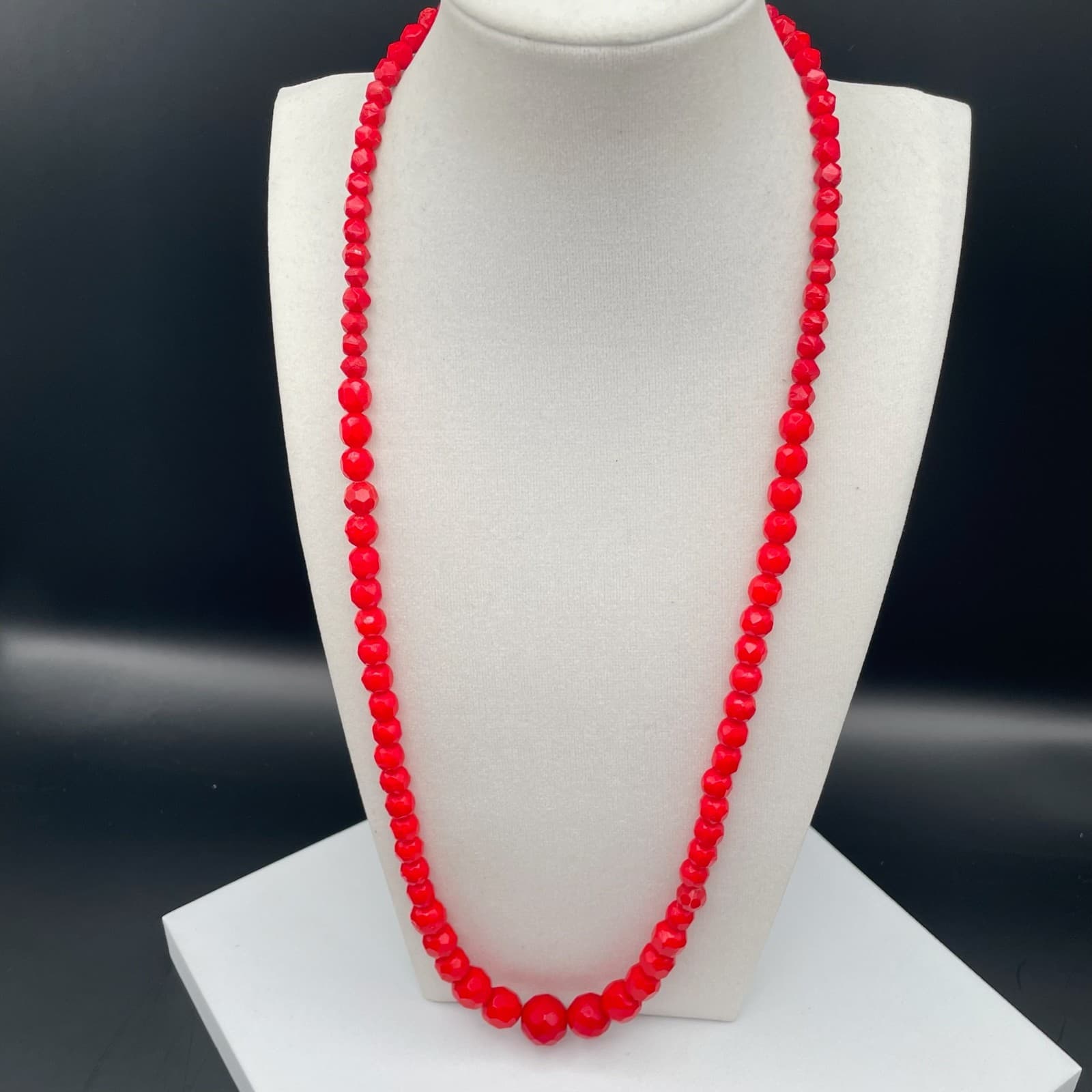 Vintage Red Long Beaded Necklace On Display Stand Fashion Jewelry 14 In - Thumbnail 2
