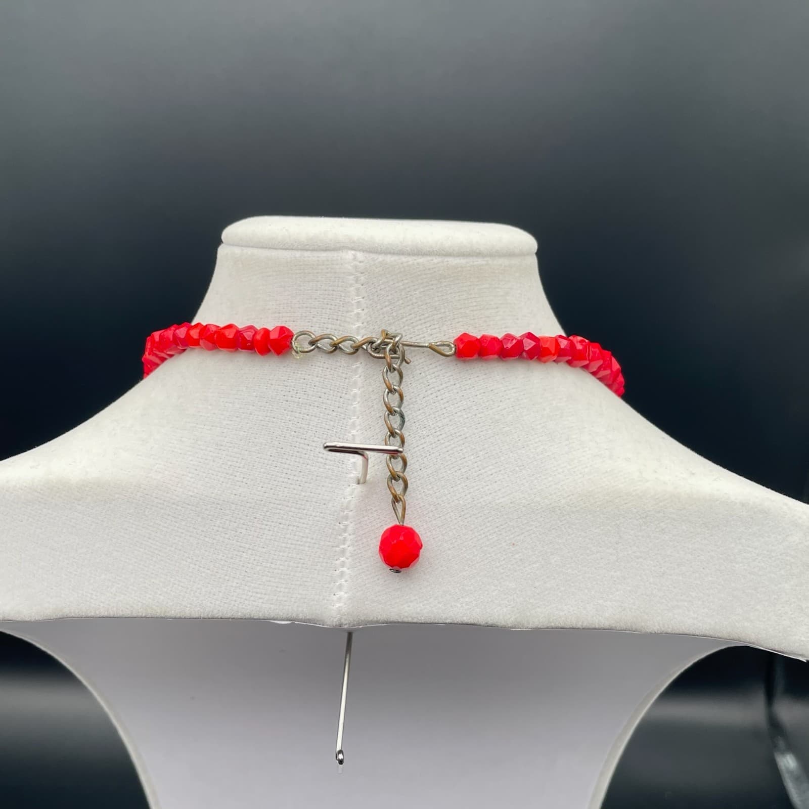 Vintage Red Long Beaded Necklace On Display Stand Fashion Jewelry 14 In - Thumbnail 8