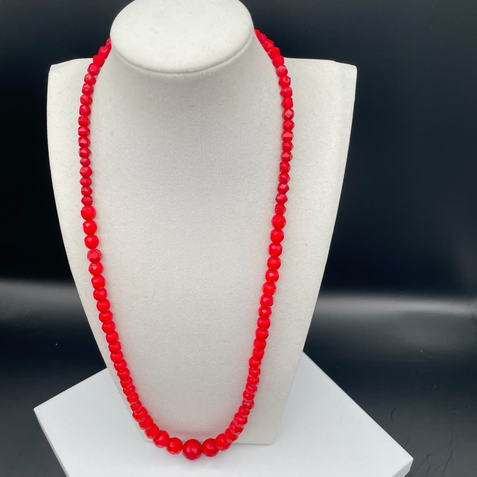 Vintage Red Long Beaded Necklace On Display Stand Fashion Jewelry 14 In - Thumbnail 6