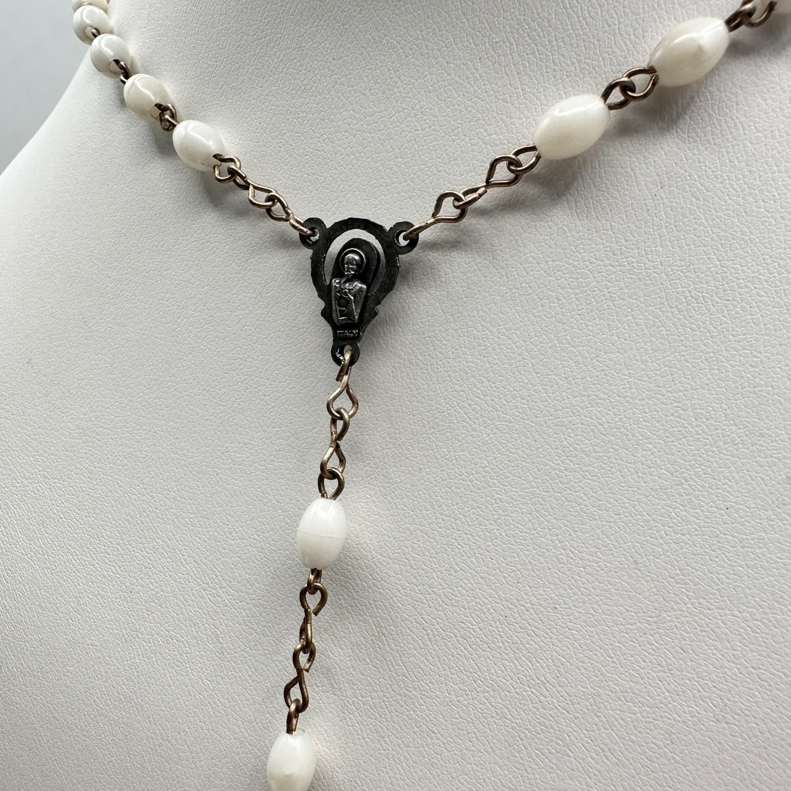 Vintage 90s Style White Faux Pearl Rosary Necklace Silver Tone Crucifix Jewelry - Thumbnail 5