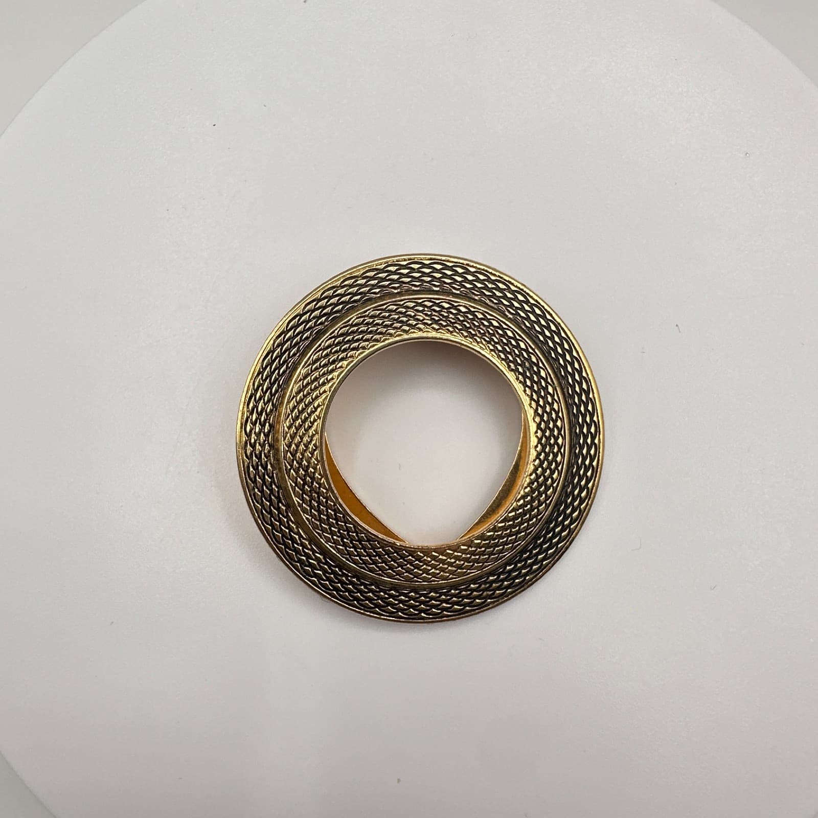 Vintage 80s 90s Lieba USA Gold Tone Textured Round Scarf Clip Accessory Fashion - Thumbnail 2