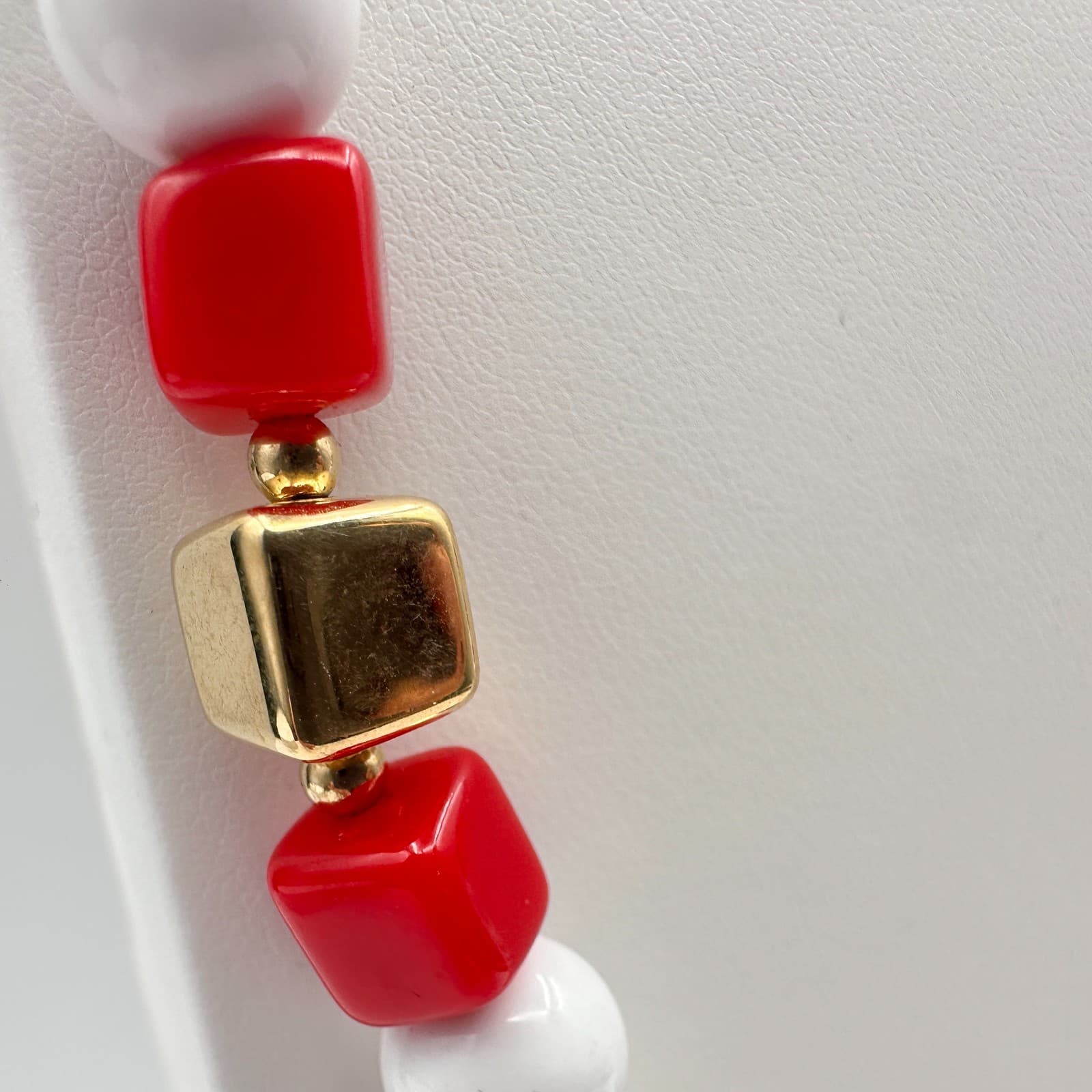 Vintage 80s White Beaded Necklace Red & Gold Tone Cube Fashion Women's Jewelry - Thumbnail 6