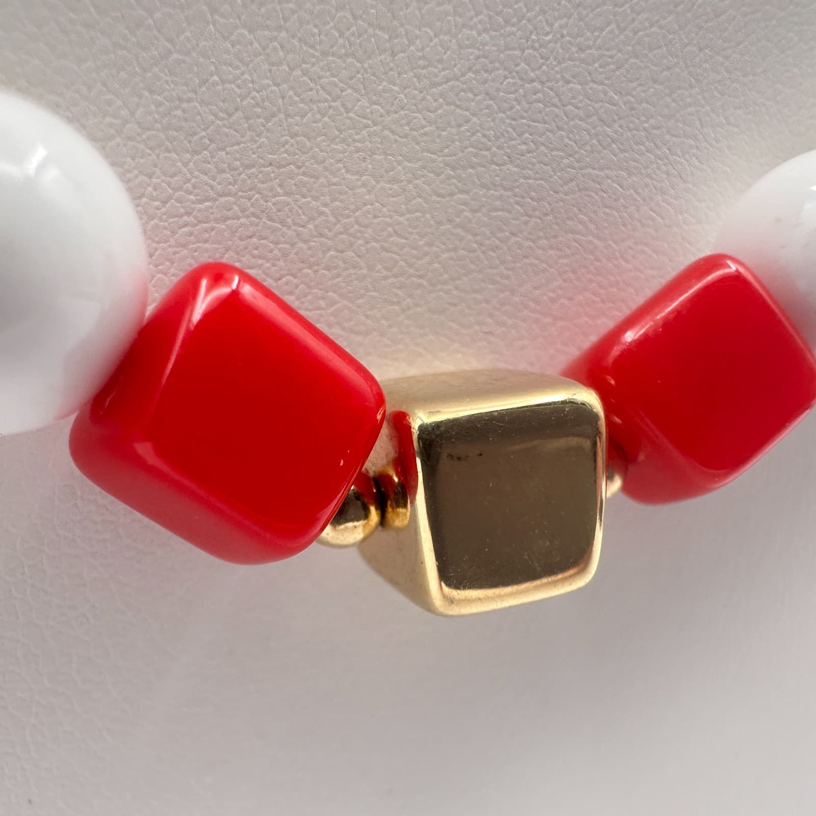 Vintage 80s White Beaded Necklace Red & Gold Tone Cube Fashion Women's Jewelry - Thumbnail 4