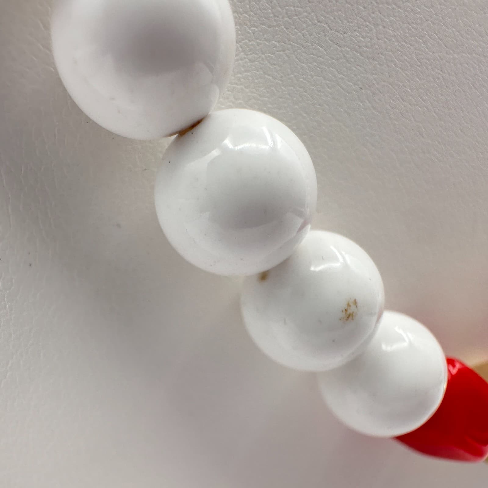 Vintage 80s White Beaded Necklace Red & Gold Tone Cube Fashion Women's Jewelry - Thumbnail 5