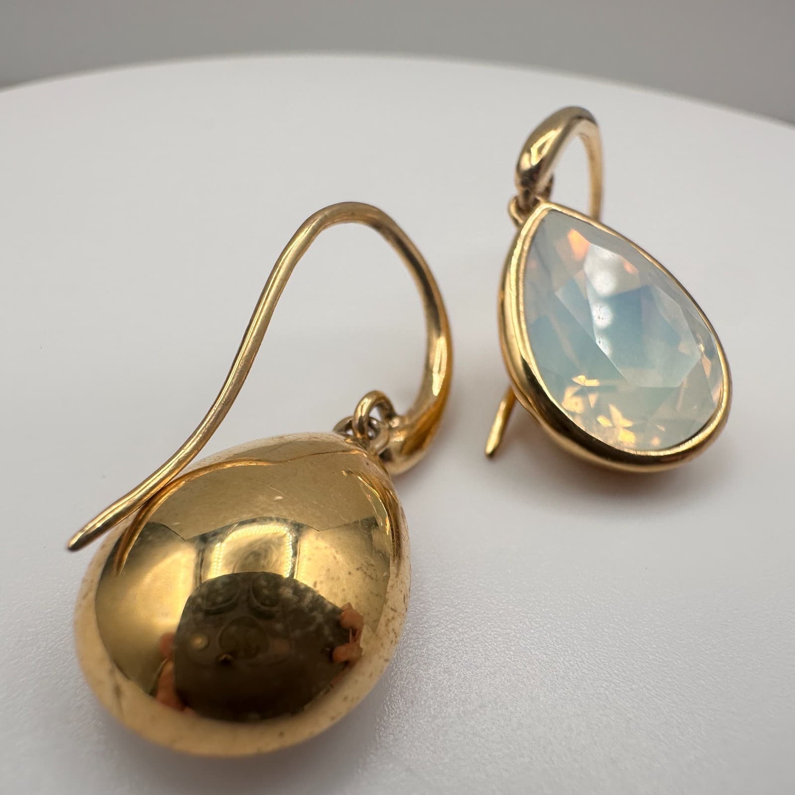Vintage 90s Gold Tone Pear White Opal Glass Drop Earrings Dangle Minimalist - Thumbnail 9