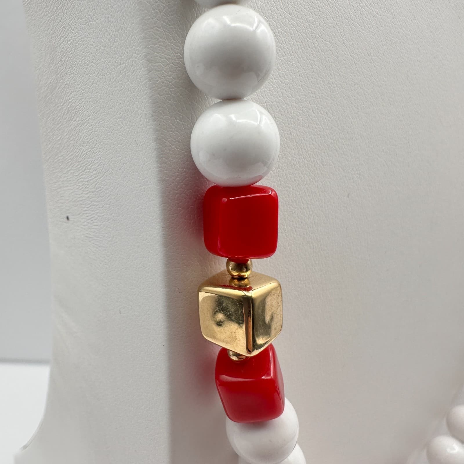 Vintage 80s White Beaded Necklace Red & Gold Tone Cube Fashion Women's Jewelry - Thumbnail 8