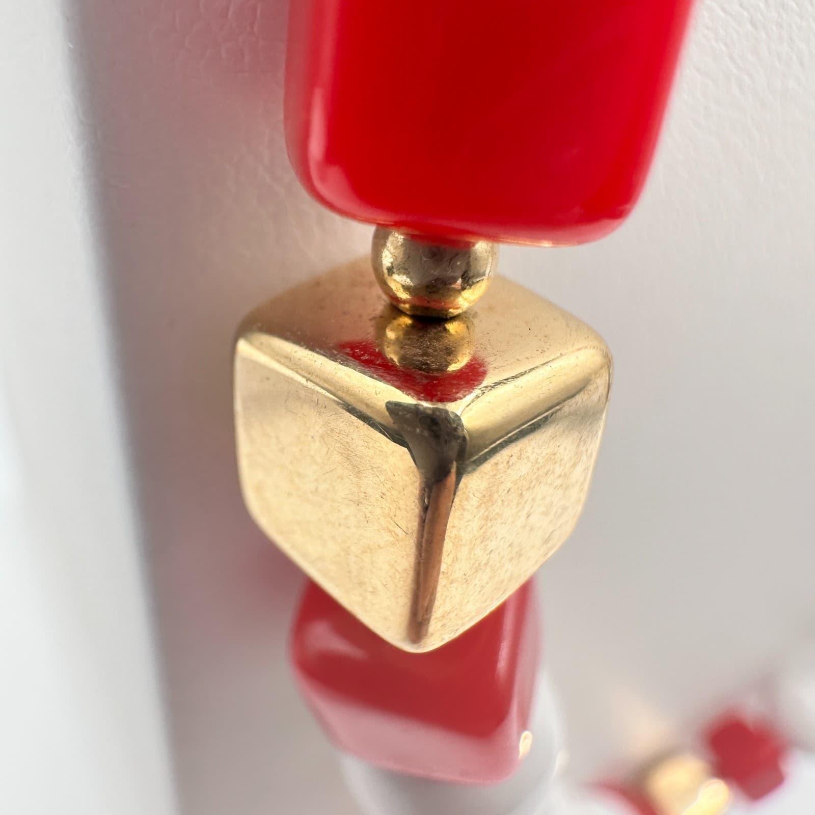 Vintage 80s White Beaded Necklace Red & Gold Tone Cube Fashion Women's Jewelry - Thumbnail 10