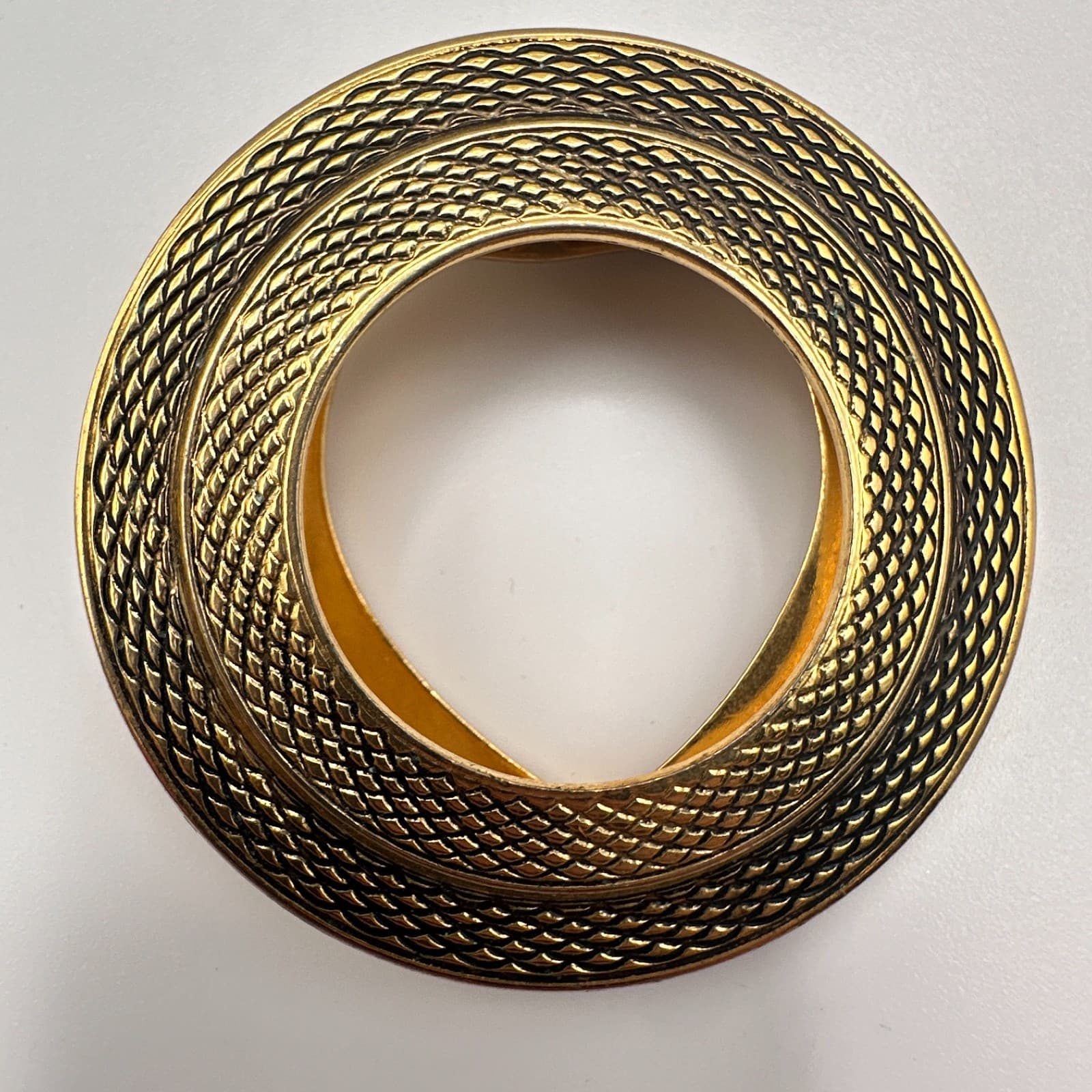 Vintage 80s 90s Lieba USA Gold Tone Textured Round Scarf Clip Accessory Fashion - Thumbnail 4