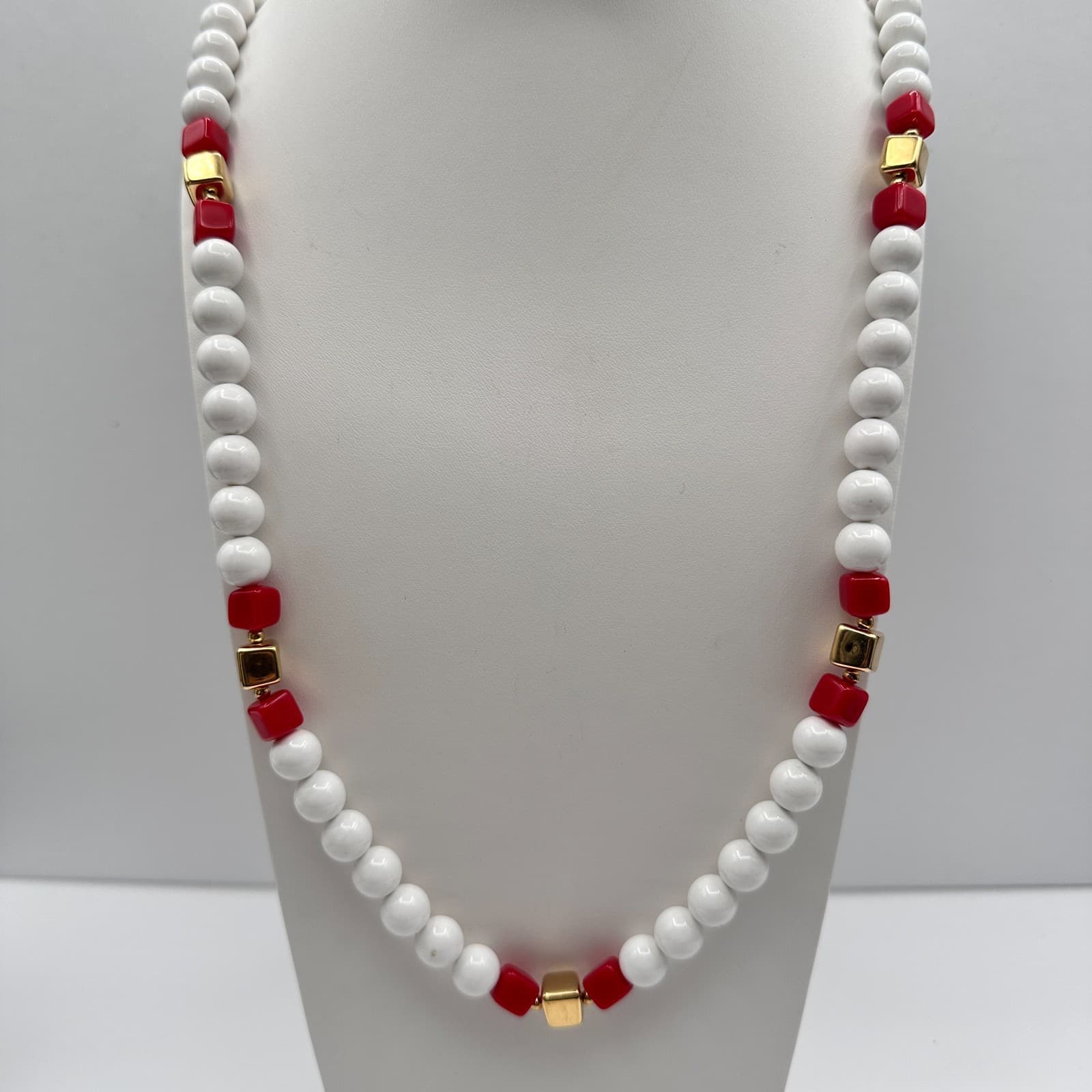 Vintage 80s White Beaded Necklace Red & Gold Tone Cube Fashion Women's Jewelry - Thumbnail 2