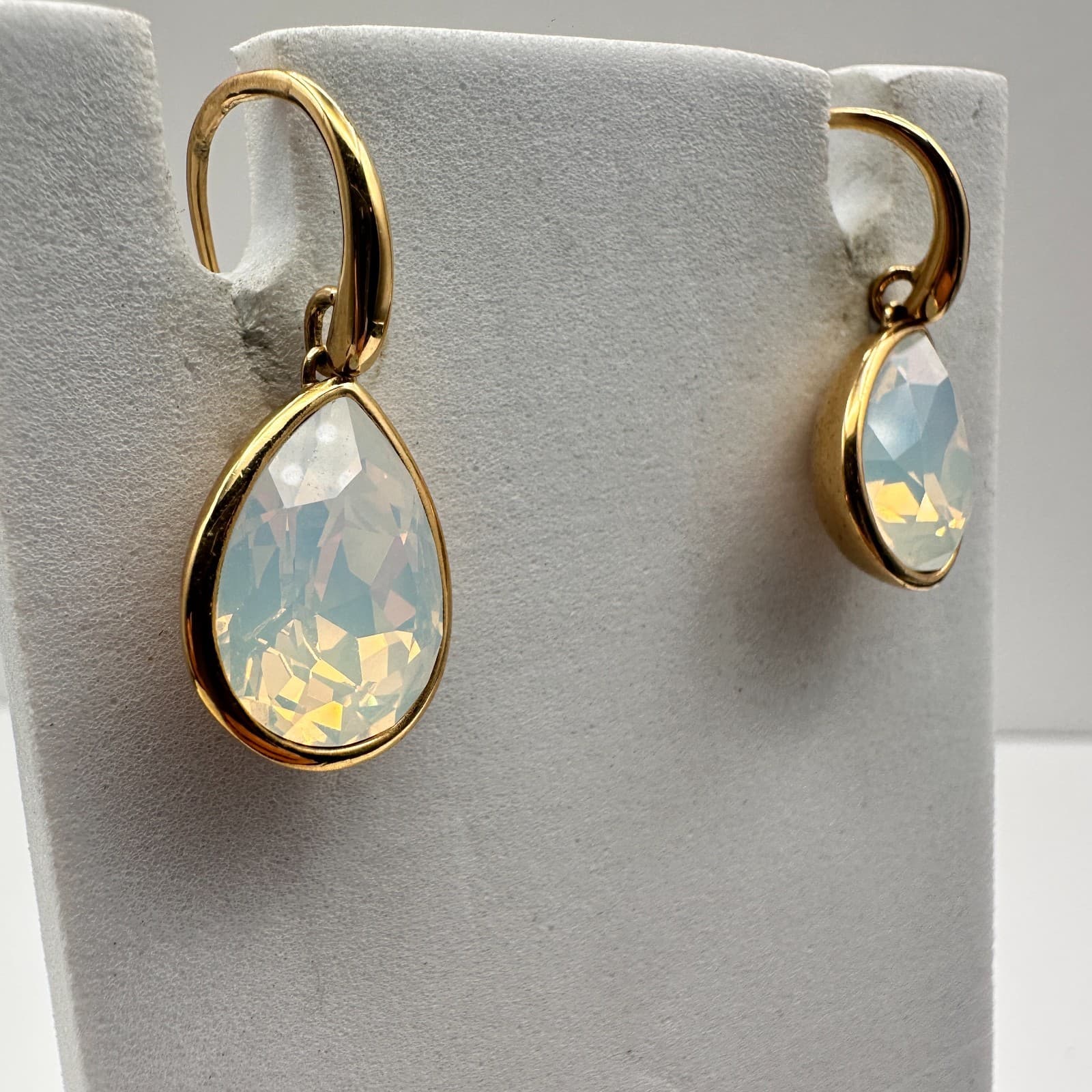Vintage 90s Gold Tone Pear White Opal Glass Drop Earrings Dangle Minimalist - Thumbnail 3