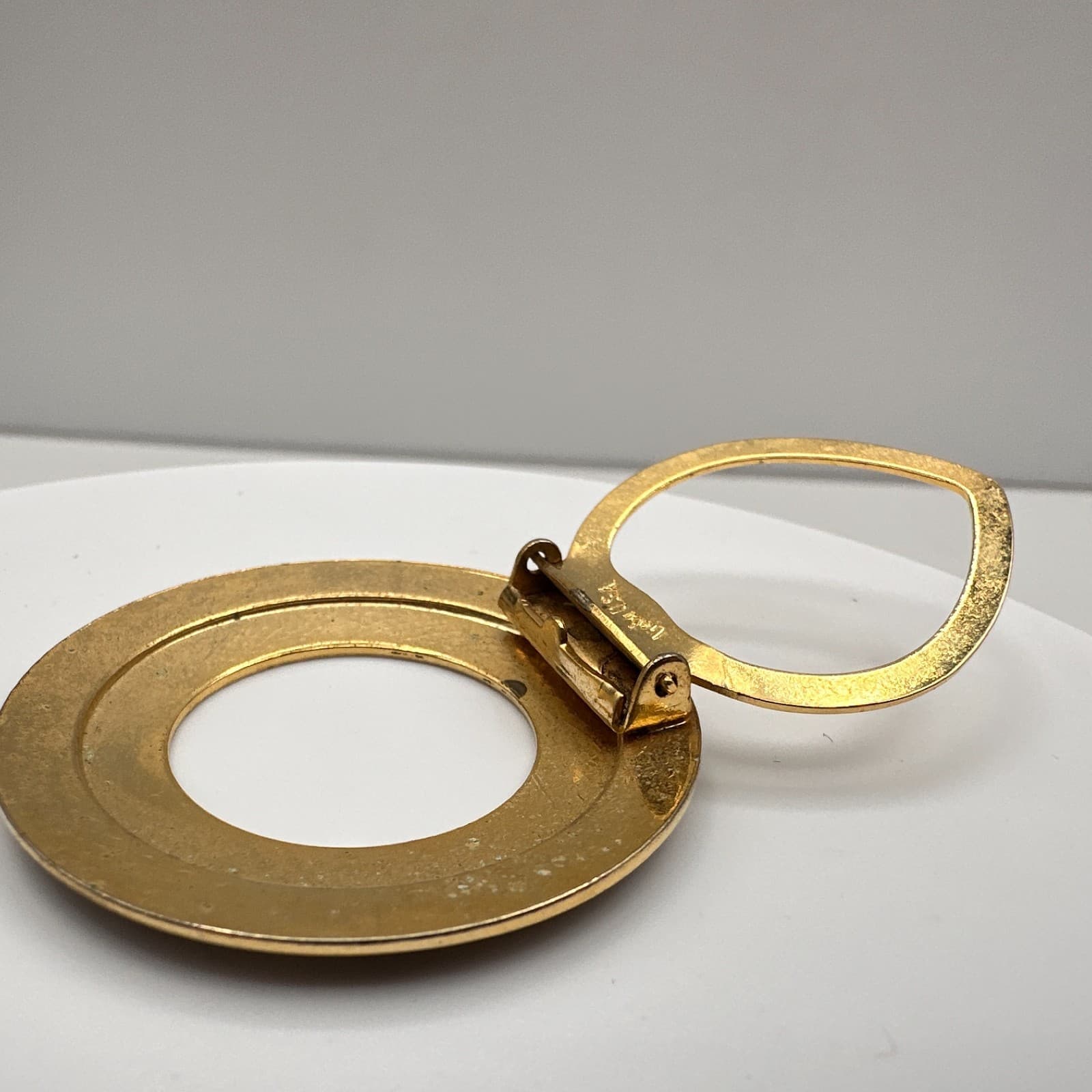 Vintage 80s 90s Lieba USA Gold Tone Textured Round Scarf Clip Accessory Fashion - Thumbnail 8