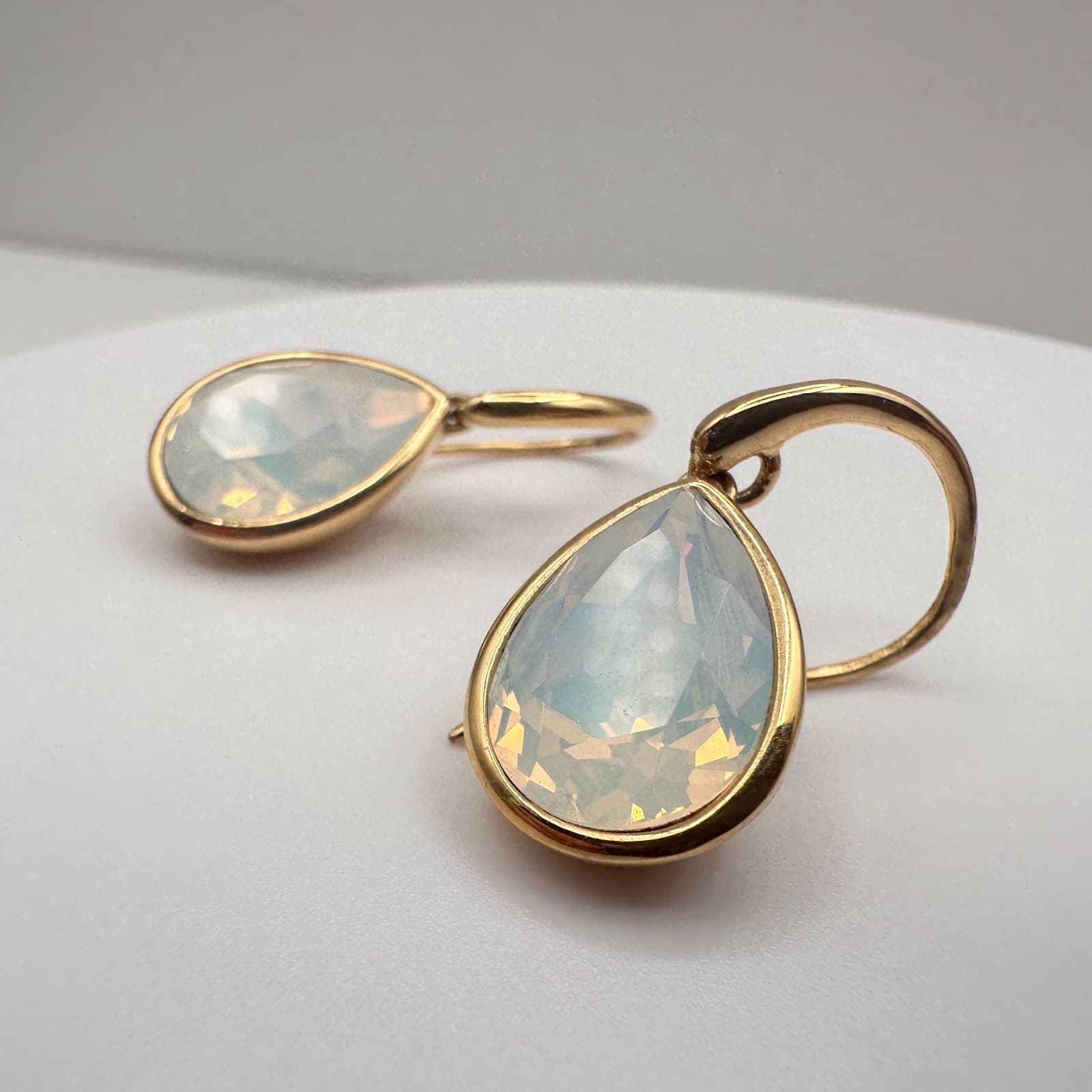 Vintage 90s Gold Tone Pear White Opal Glass Drop Earrings Dangle Minimalist - Thumbnail 7