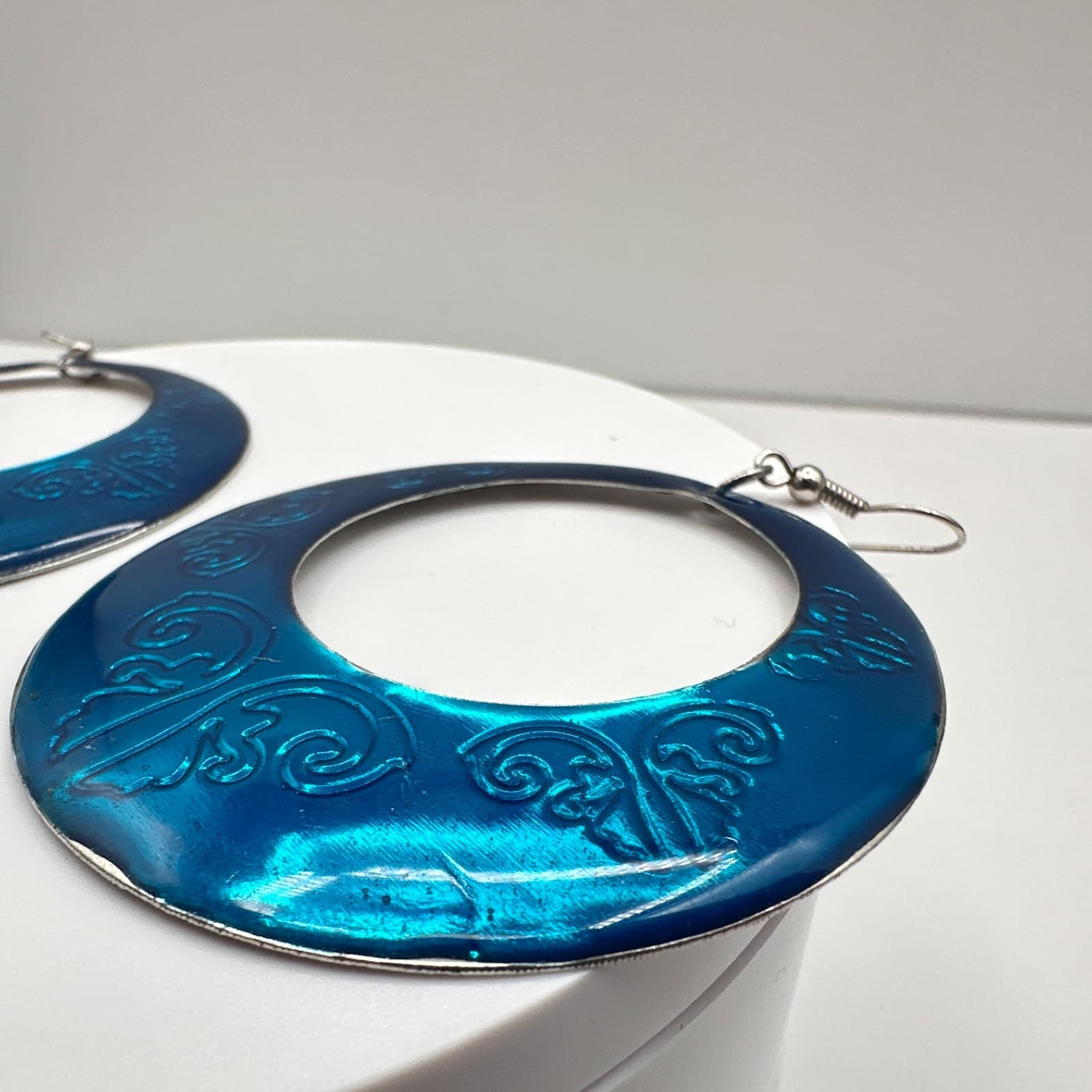 Vintage 90s Teal Blue Enamel Hoop Earrings Silver Tone Large Boho Scroll Etched - Thumbnail 4