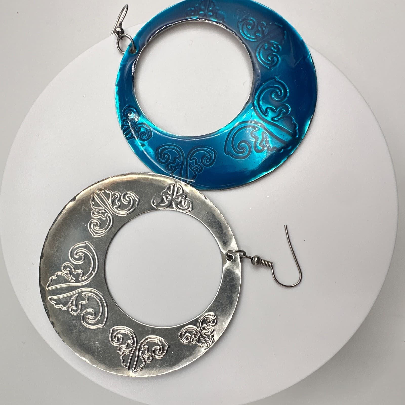 Vintage 90s Teal Blue Enamel Hoop Earrings Silver Tone Large Boho Scroll Etched - Thumbnail 6