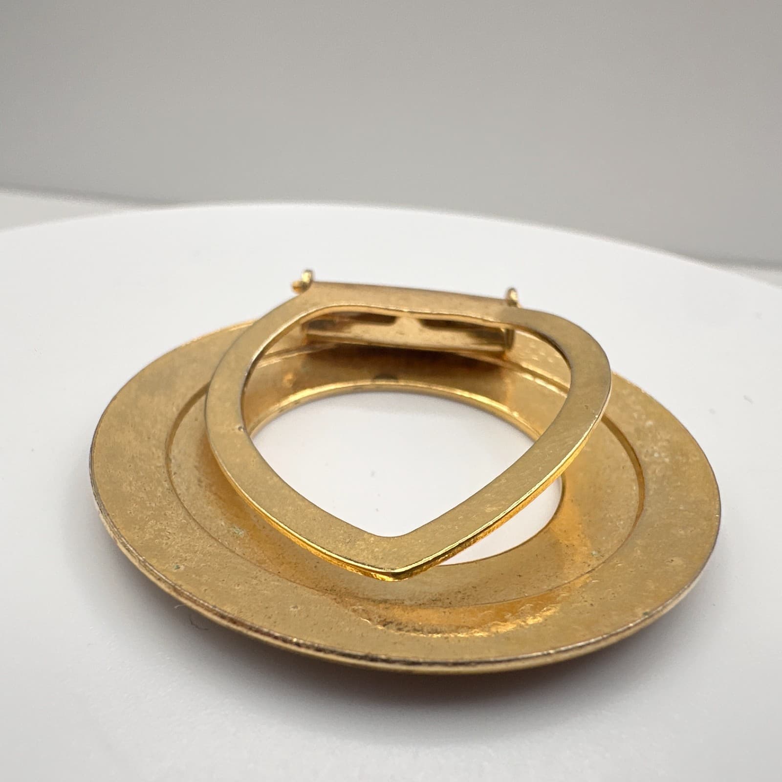 Vintage 80s 90s Lieba USA Gold Tone Textured Round Scarf Clip Accessory Fashion - Thumbnail 6