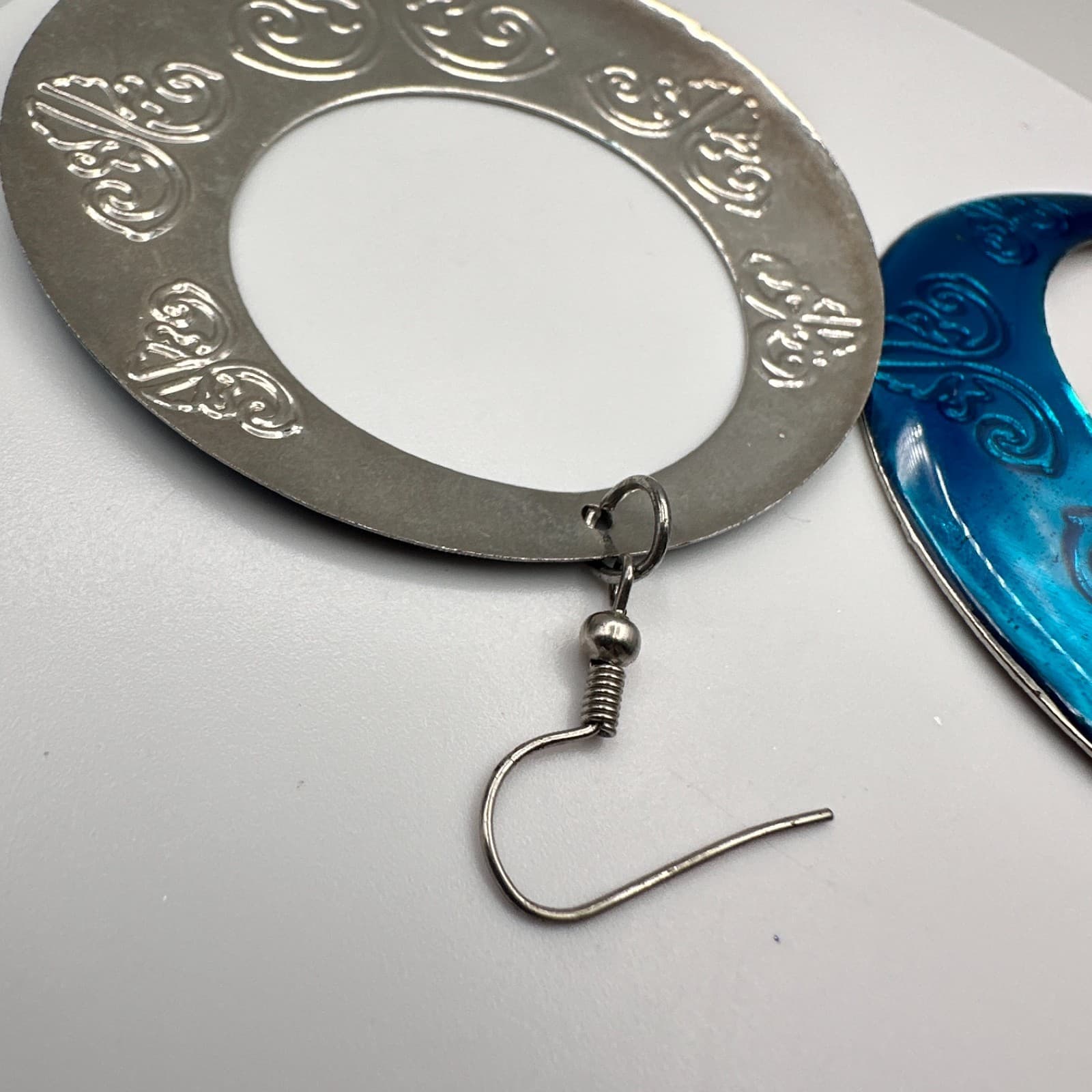 Vintage 90s Teal Blue Enamel Hoop Earrings Silver Tone Large Boho Scroll Etched - Thumbnail 7